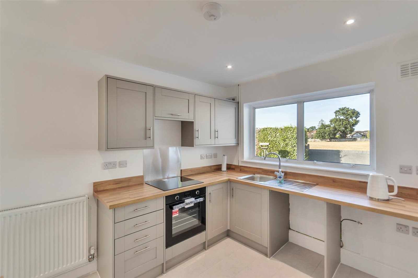 Oakfield Close, Copthorne, Shrewsbury, SY3 - DB Roberts
