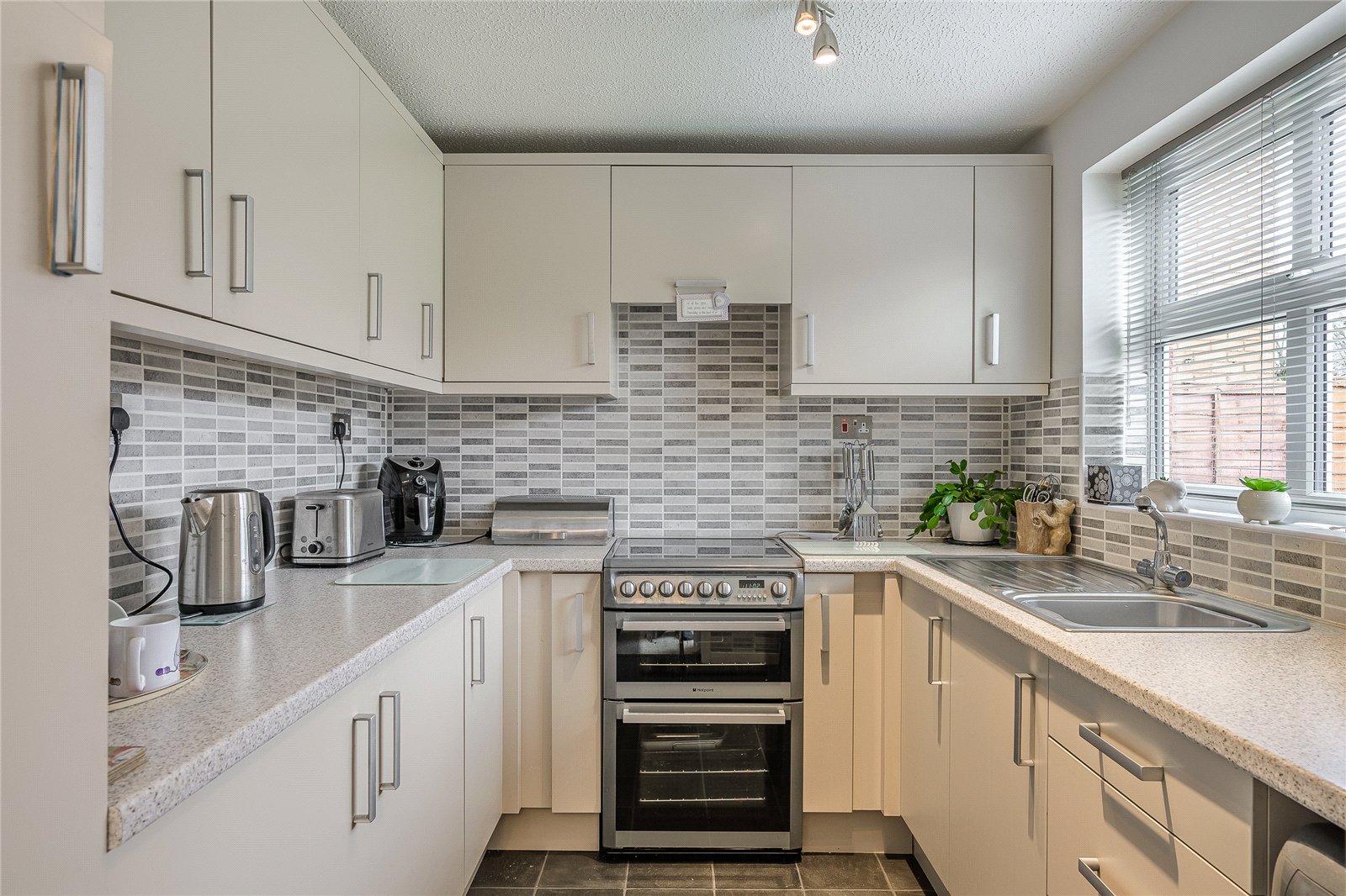Leybourne Crescent, Wolverhampton, West Midlands, WV9 - DB Roberts