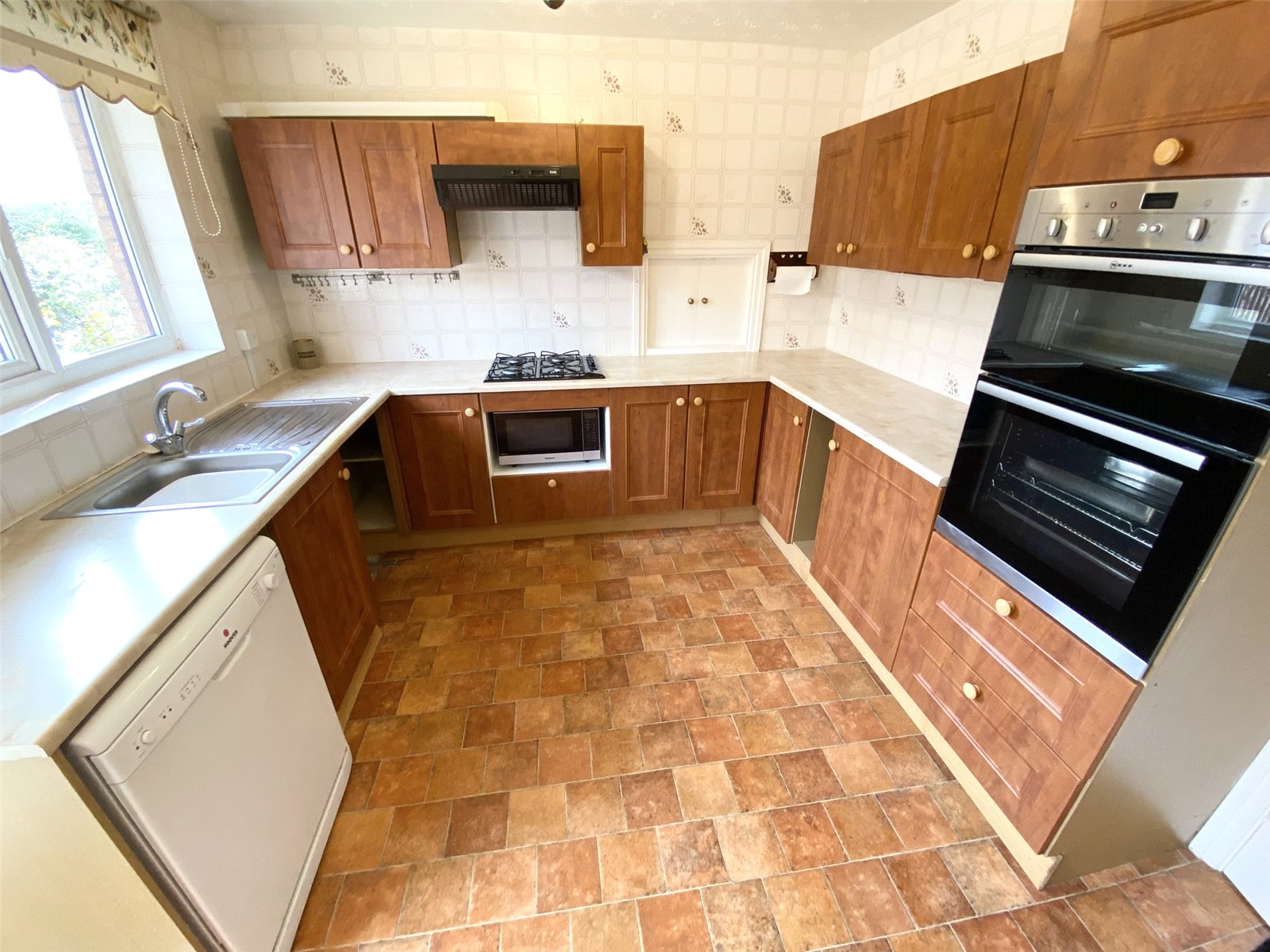 Arundel Close, Randlay, Telford, TF3 - DB Roberts