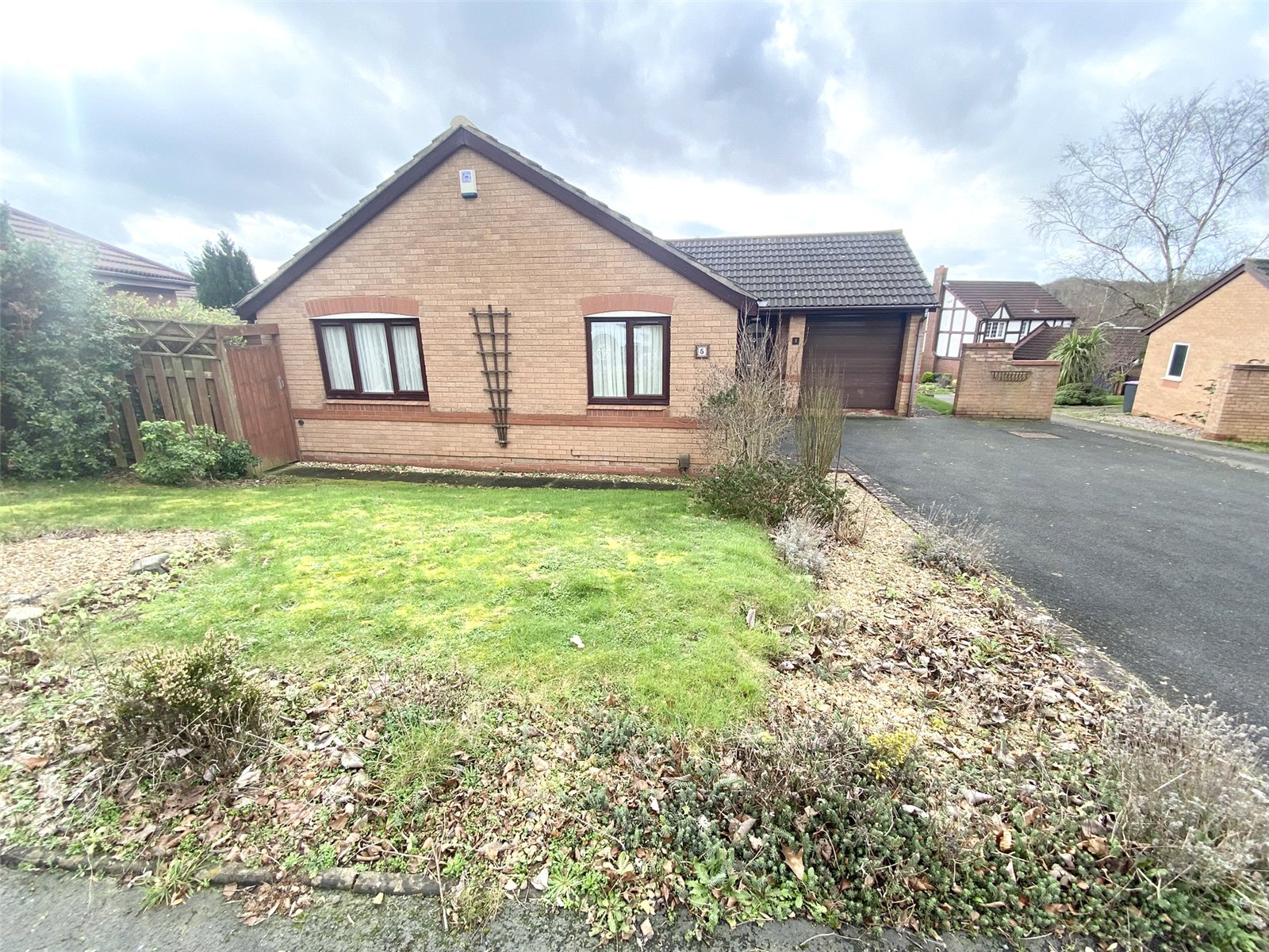 Arundel Close, Randlay, Telford, TF3 - DB Roberts