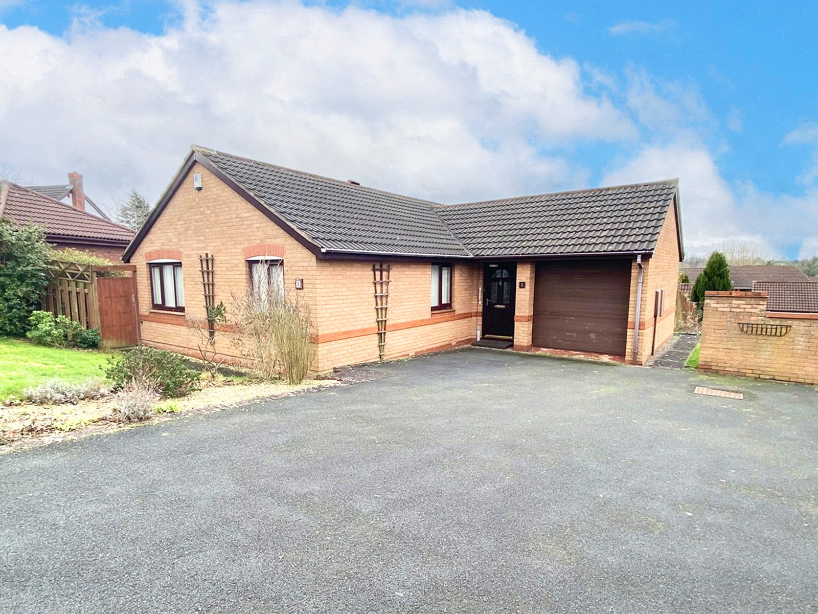 Arundel Close, Randlay, Telford, TF3 - DB Roberts