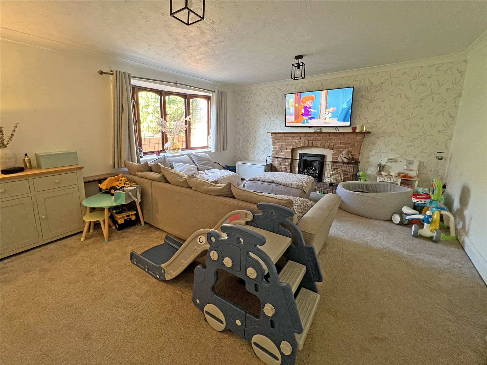 Meadowsweet Drive, Priorslee, Telford, TF2 - DB Roberts