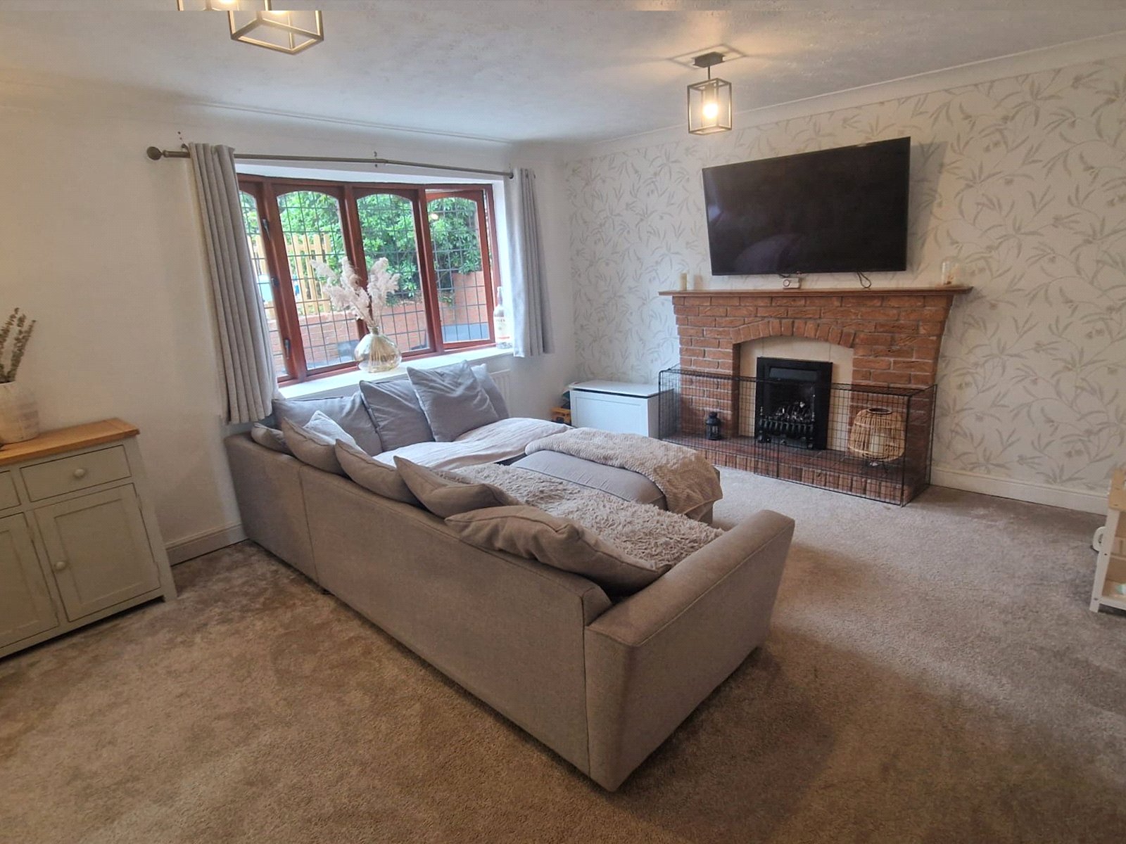 Meadowsweet Drive, Priorslee, Telford, TF2 - DB Roberts