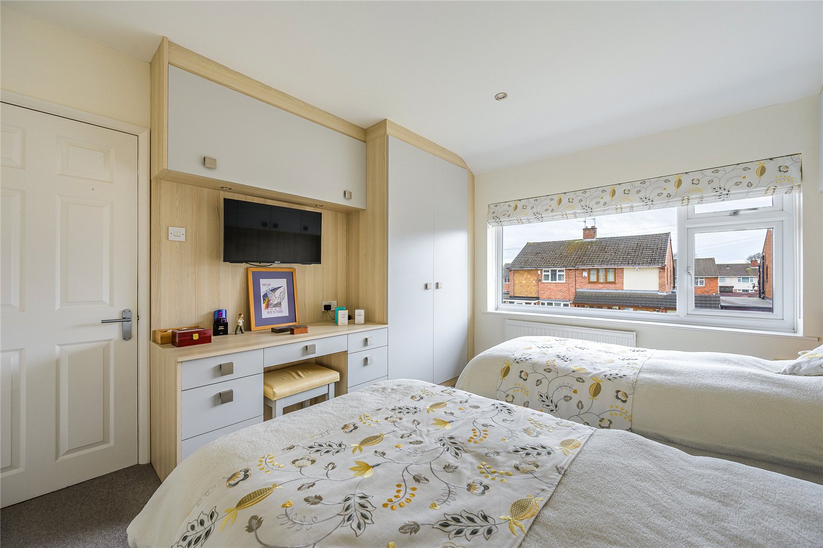 Milldale Crescent, Fordhouses, Wolverhampton, WV10 - DB Roberts