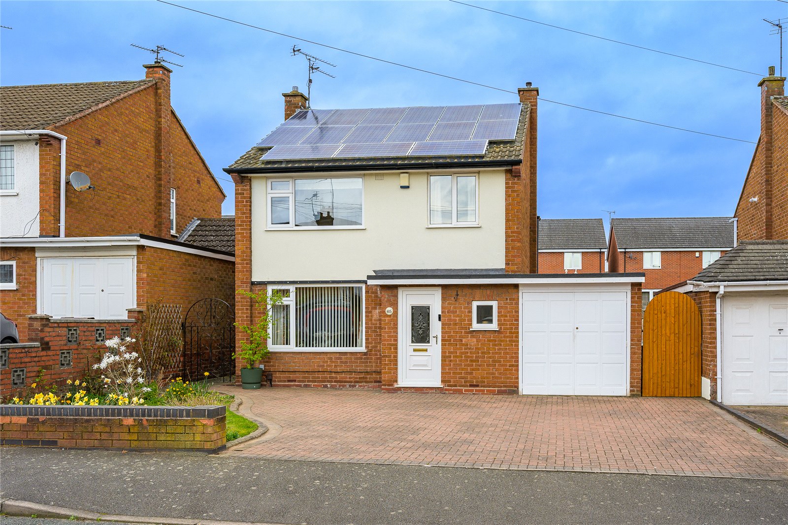 Milldale Crescent, Fordhouses, Wolverhampton, WV10 - DB Roberts