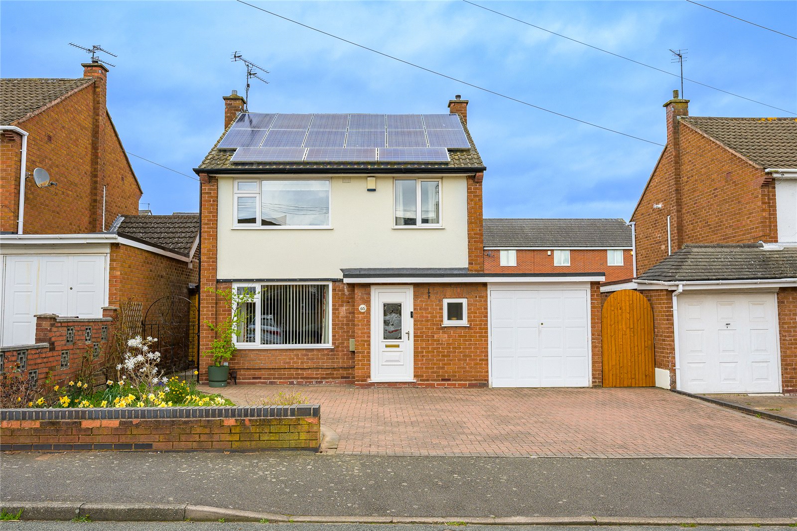 Milldale Crescent, Fordhouses, Wolverhampton, WV10 - DB Roberts