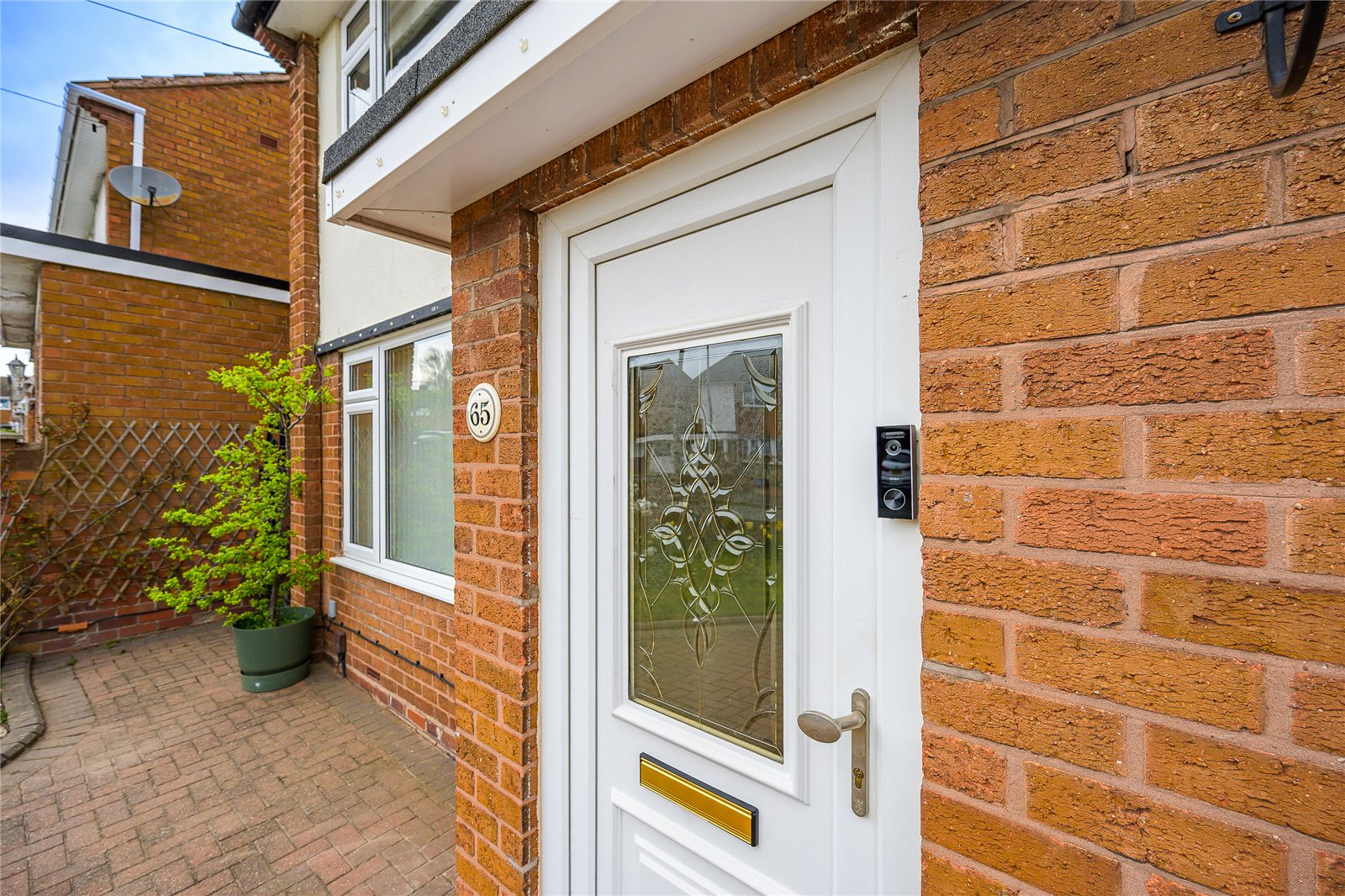 Milldale Crescent, Fordhouses, Wolverhampton, WV10 - DB Roberts
