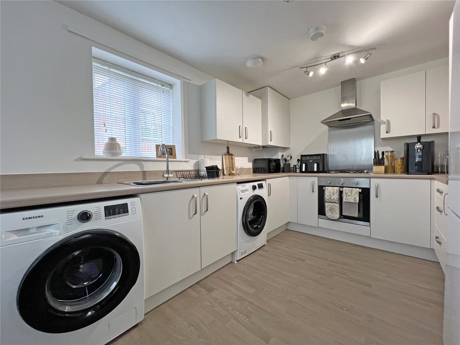 Tunnel Close, Snedshill, Telford, TF2 - DB Roberts