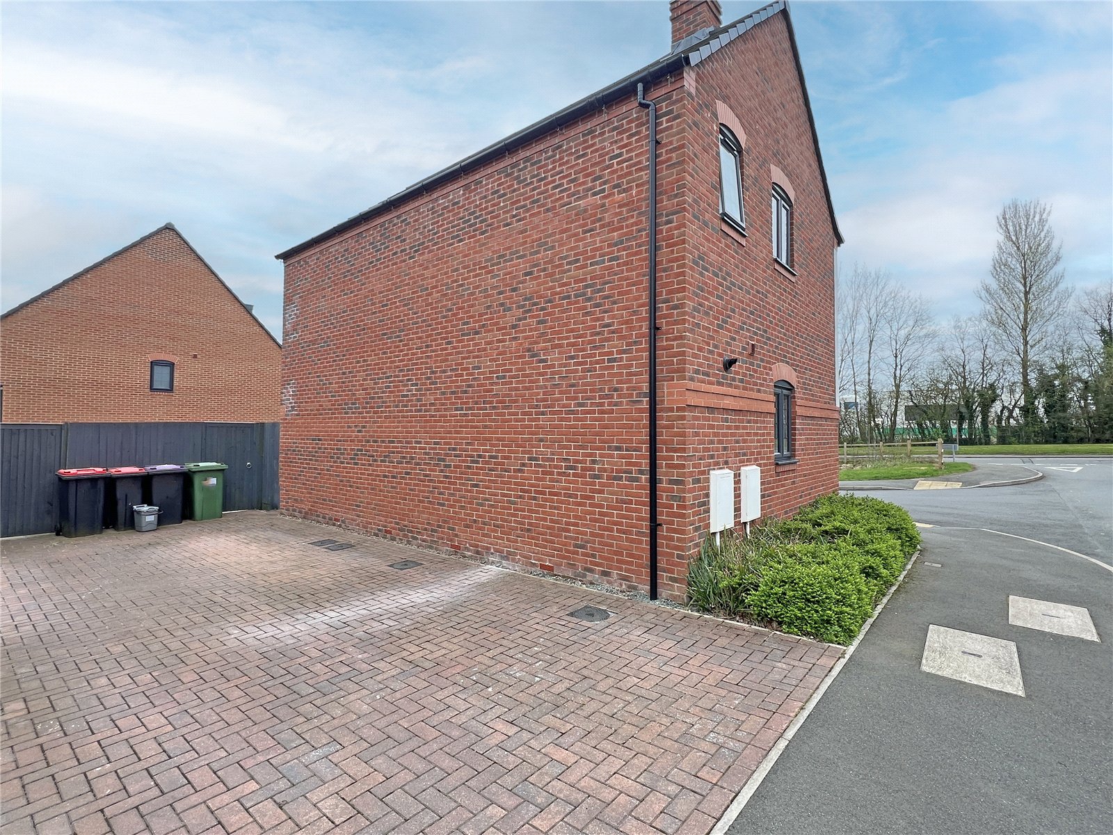 Tunnel Close, Snedshill, Telford, TF2 - DB Roberts