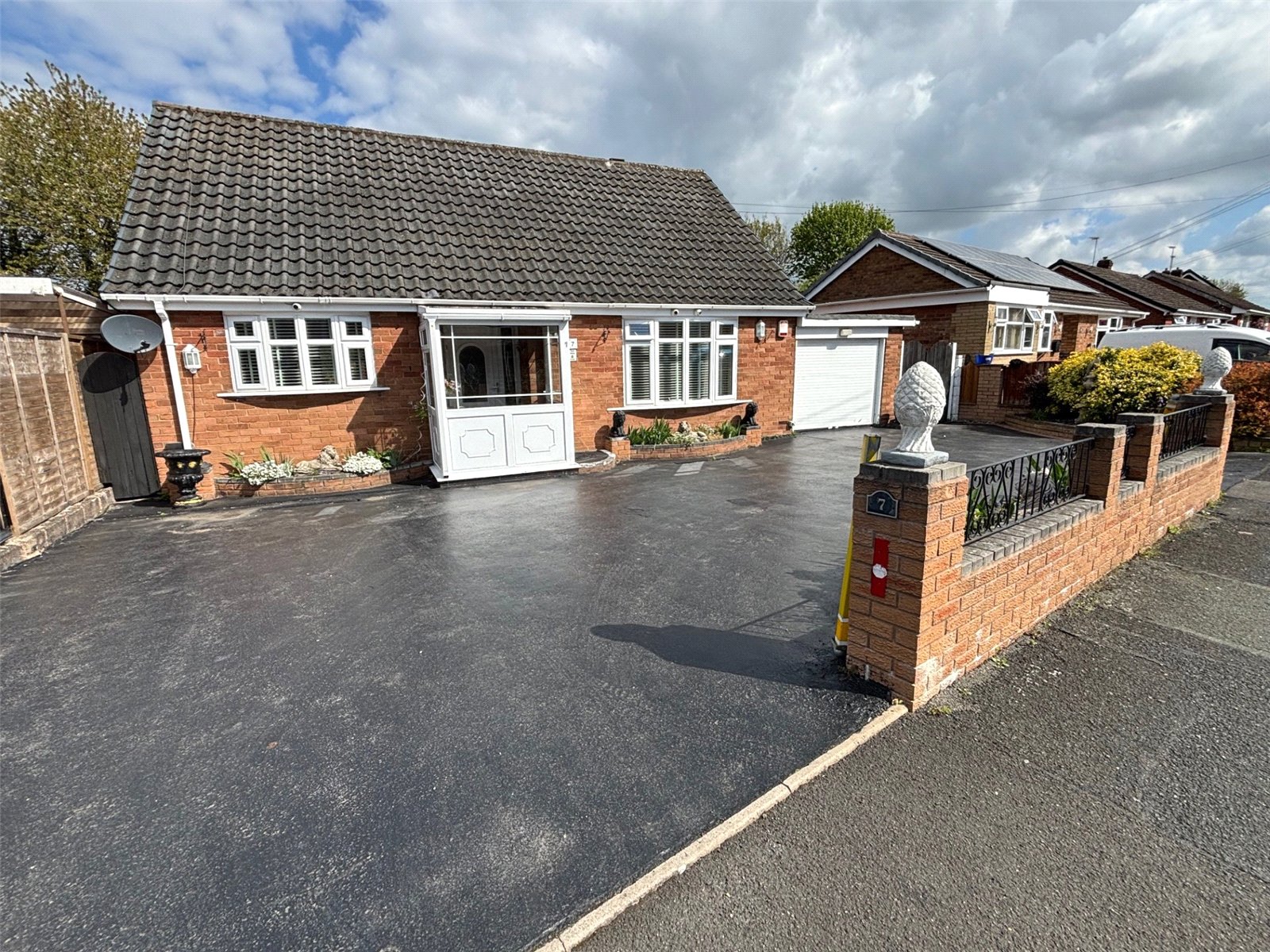 Smith Crescent, Wrockwardine Wood, Telford, TF2 - DB Roberts