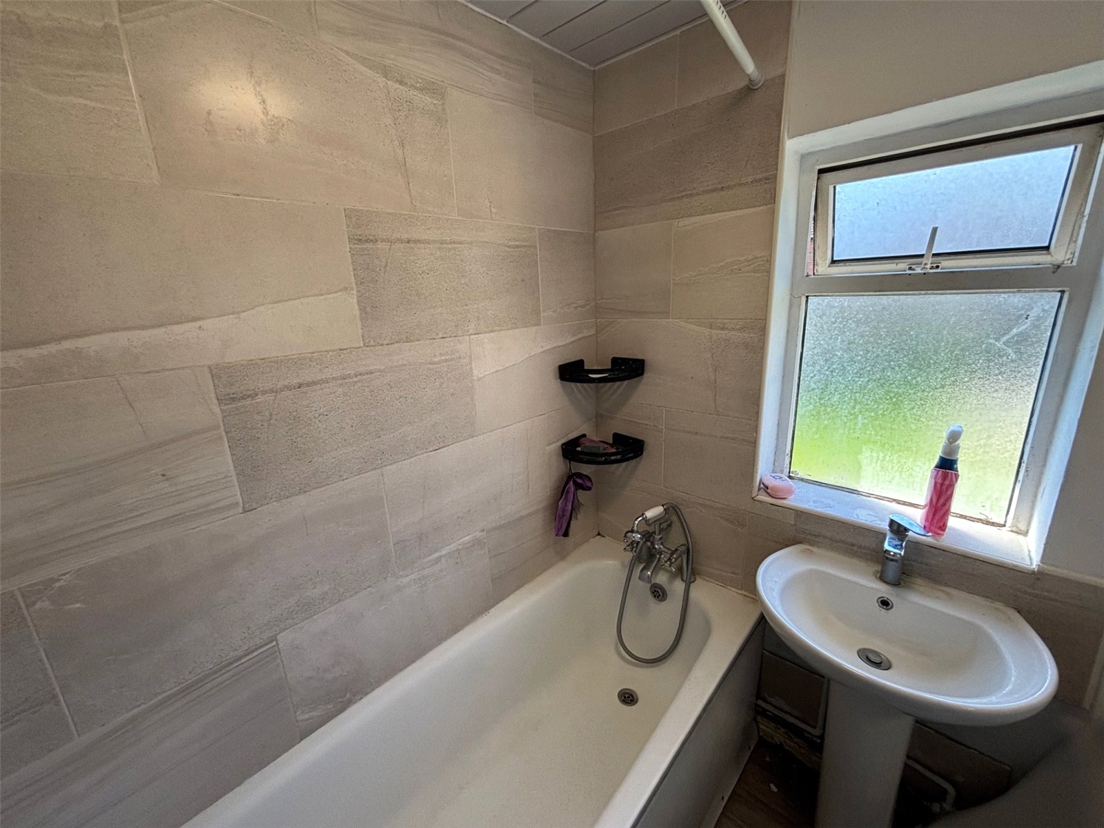 Hayes Road, Arleston, Telford, TF1 - DB Roberts