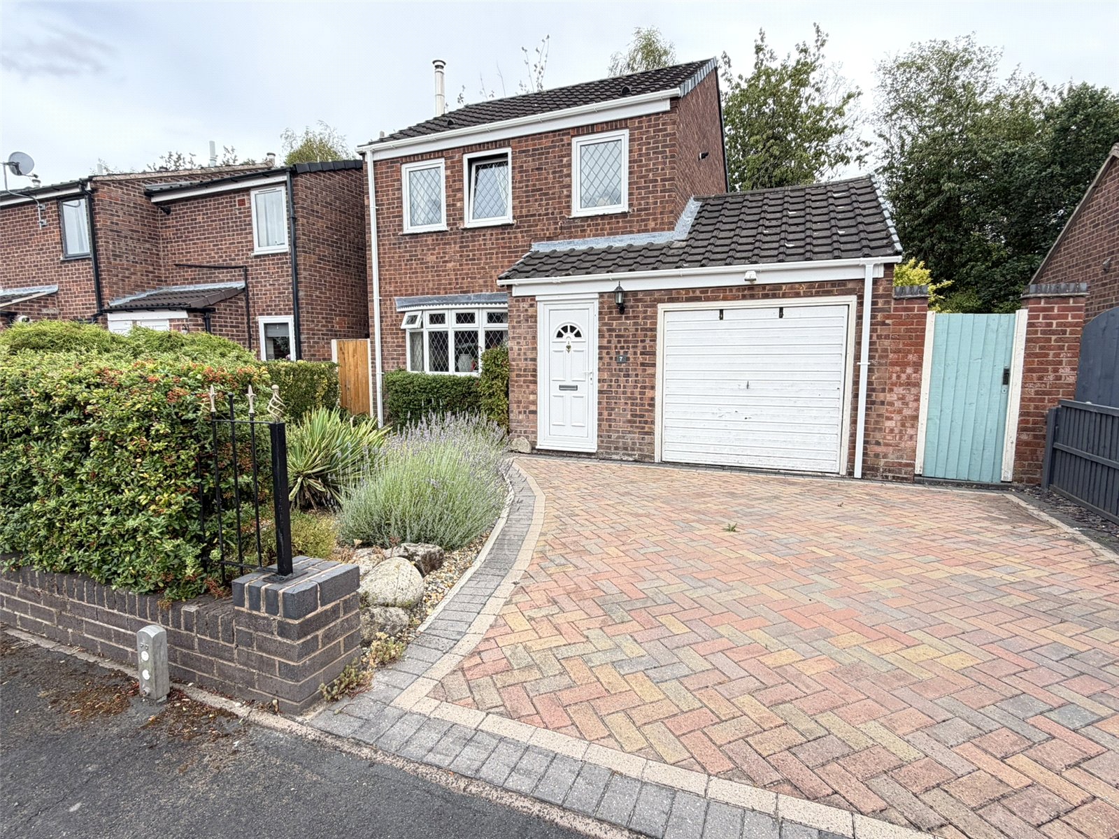 White Horse Close, Dawley, Telford, TF4 - DB Roberts