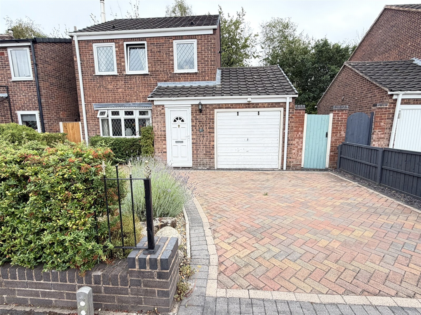 White Horse Close, Dawley, Telford, TF4 - DB Roberts