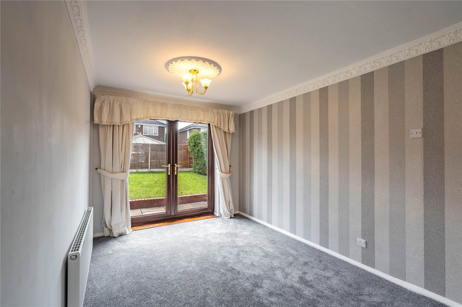 Alverstoke Close, Pendeford, Wolverhampton, WV9 - DB Roberts