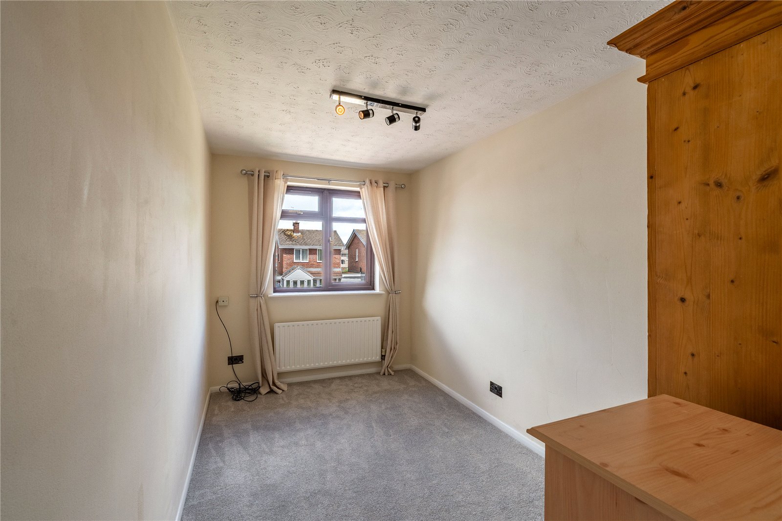 Alverstoke Close, Pendeford, Wolverhampton, WV9 - DB Roberts