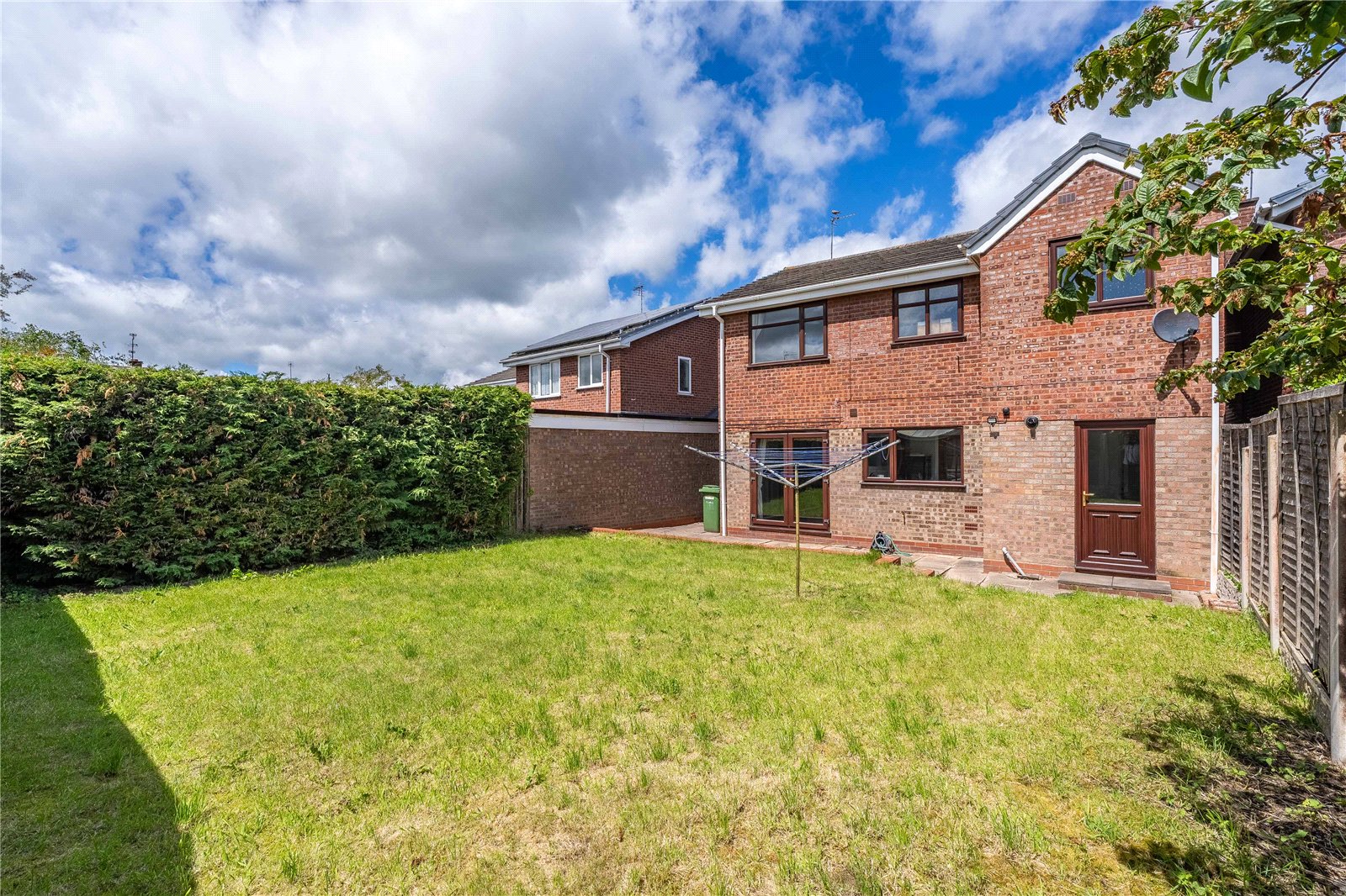 Alverstoke Close, Pendeford, Wolverhampton, WV9 - DB Roberts