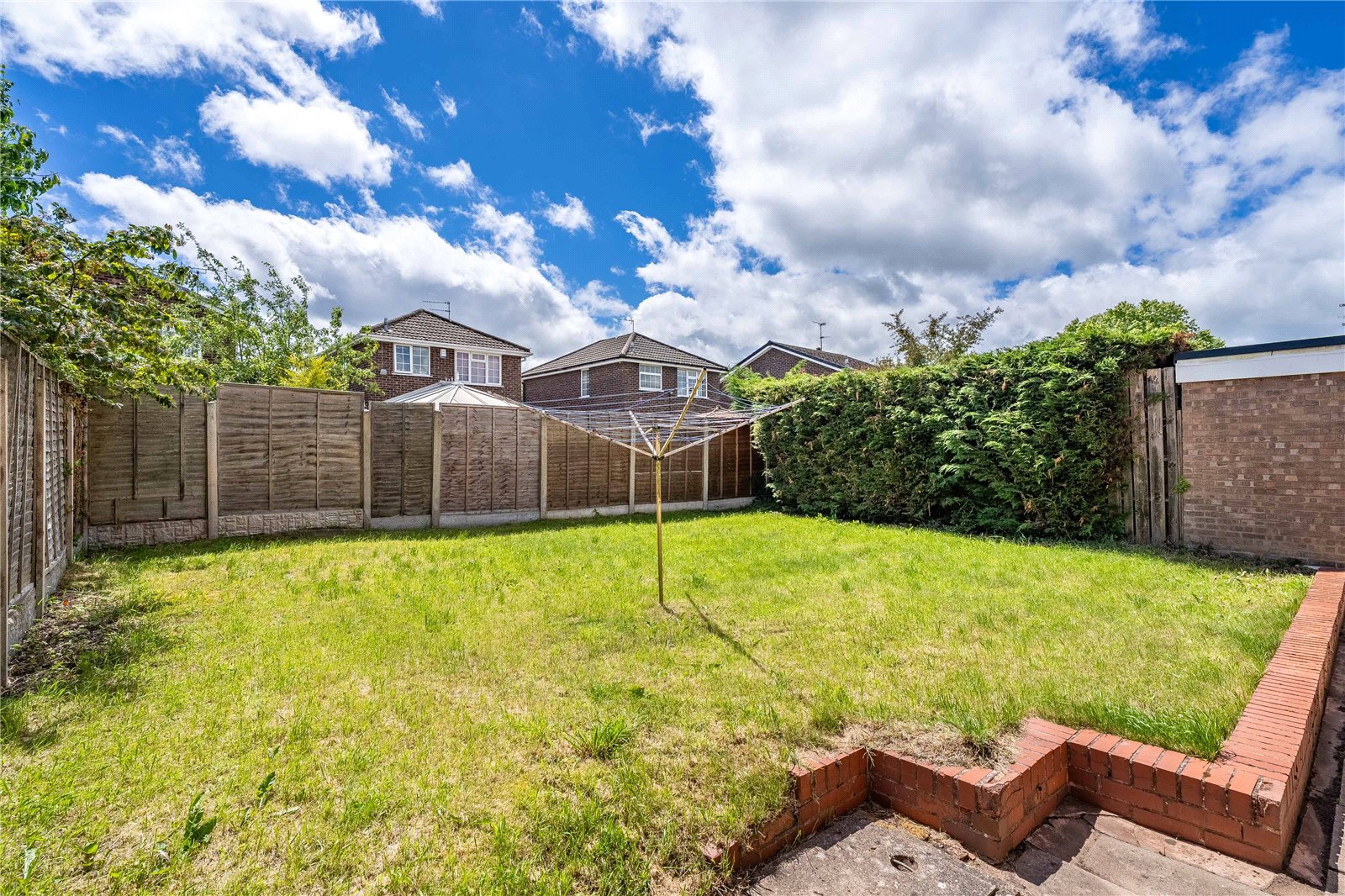 Alverstoke Close, Pendeford, Wolverhampton, WV9 - DB Roberts