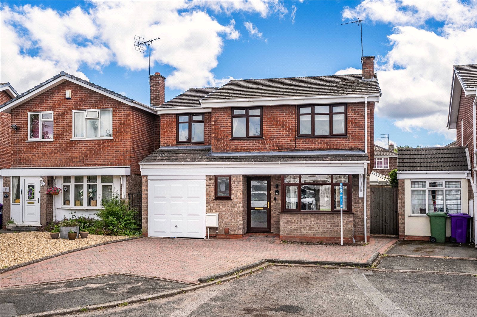 Alverstoke Close, Pendeford, Wolverhampton, WV9 - DB Roberts