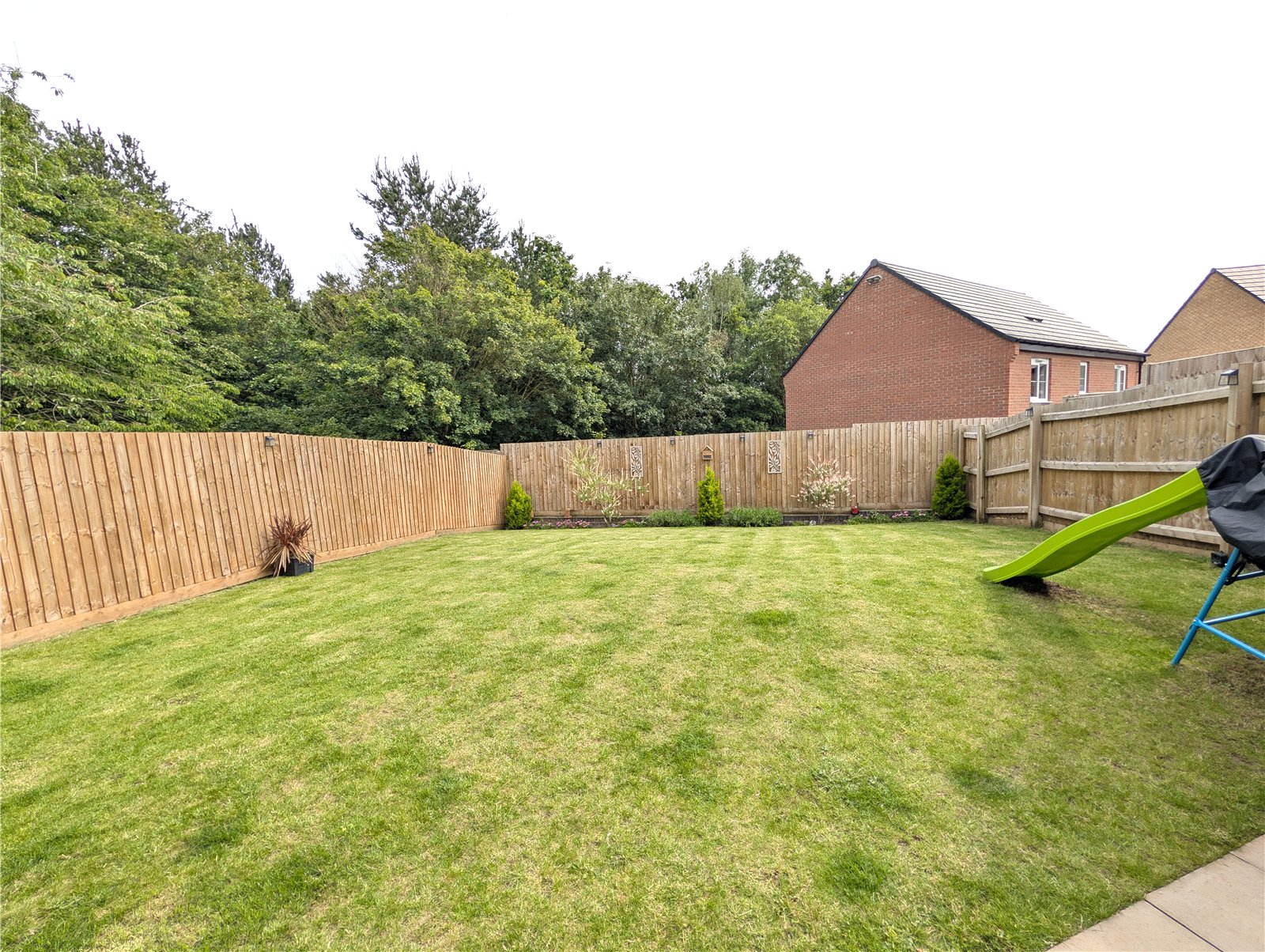 Farringdon Close, Priorslee, Telford, TF2 - DB Roberts