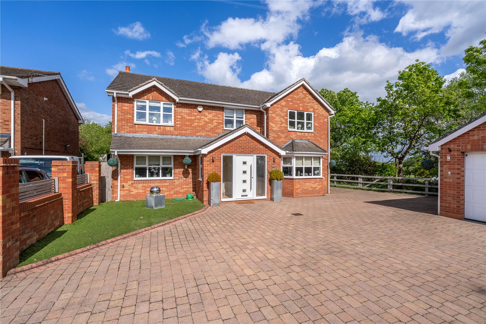 Rosewood Gardens, Essington, Wolverhampton, WV11 - DB Roberts