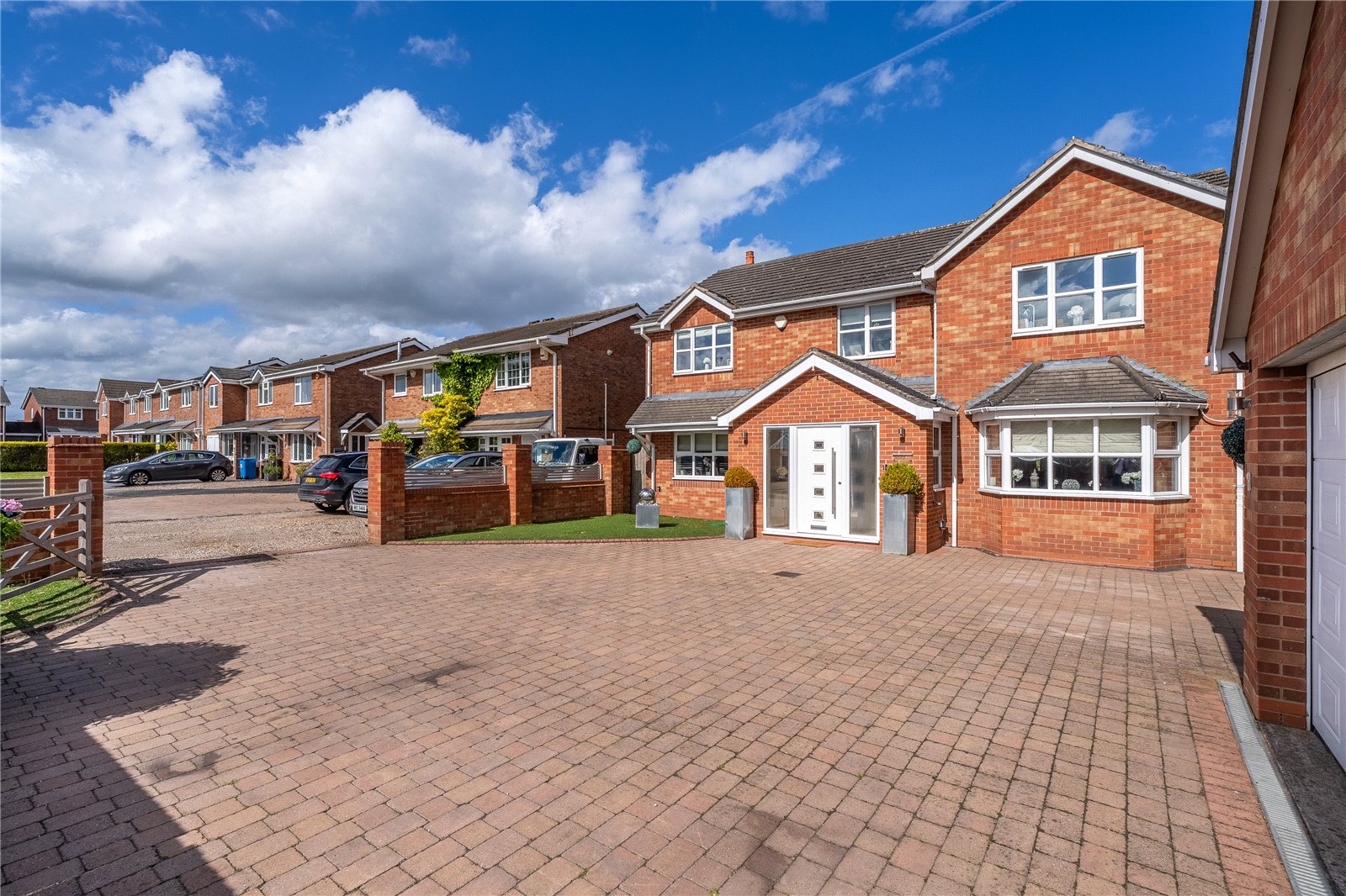 Rosewood Gardens, Essington, Wolverhampton, WV11 - DB Roberts