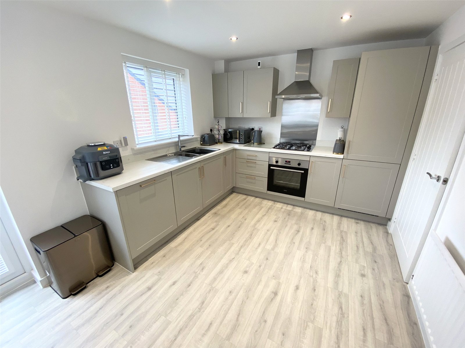 Eric Evans Lane, Priorslee, Telford, TF2 - DB Roberts