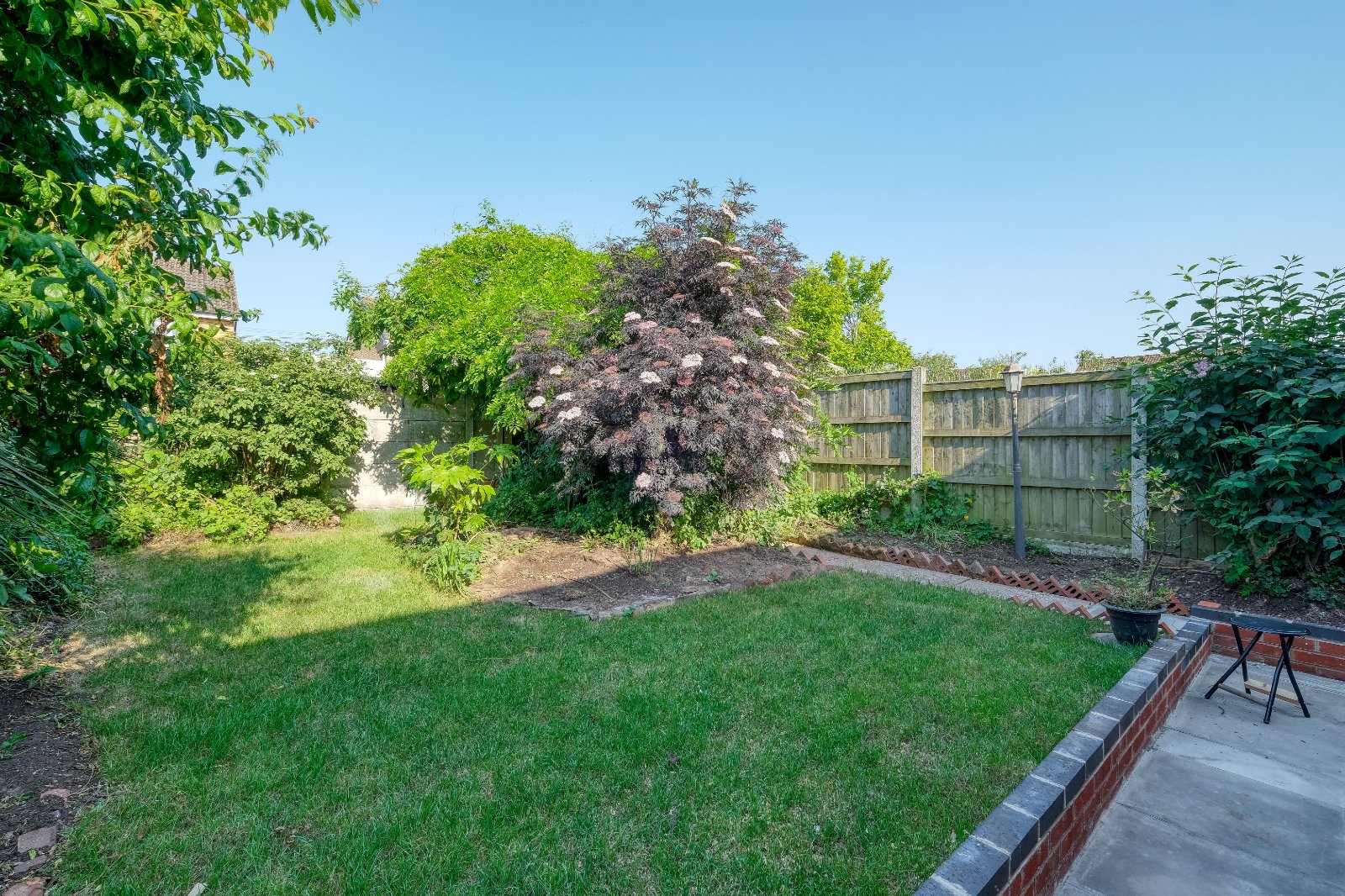 Elmhurst Close, Coven, Wolverhampton, WV9 - DB Roberts