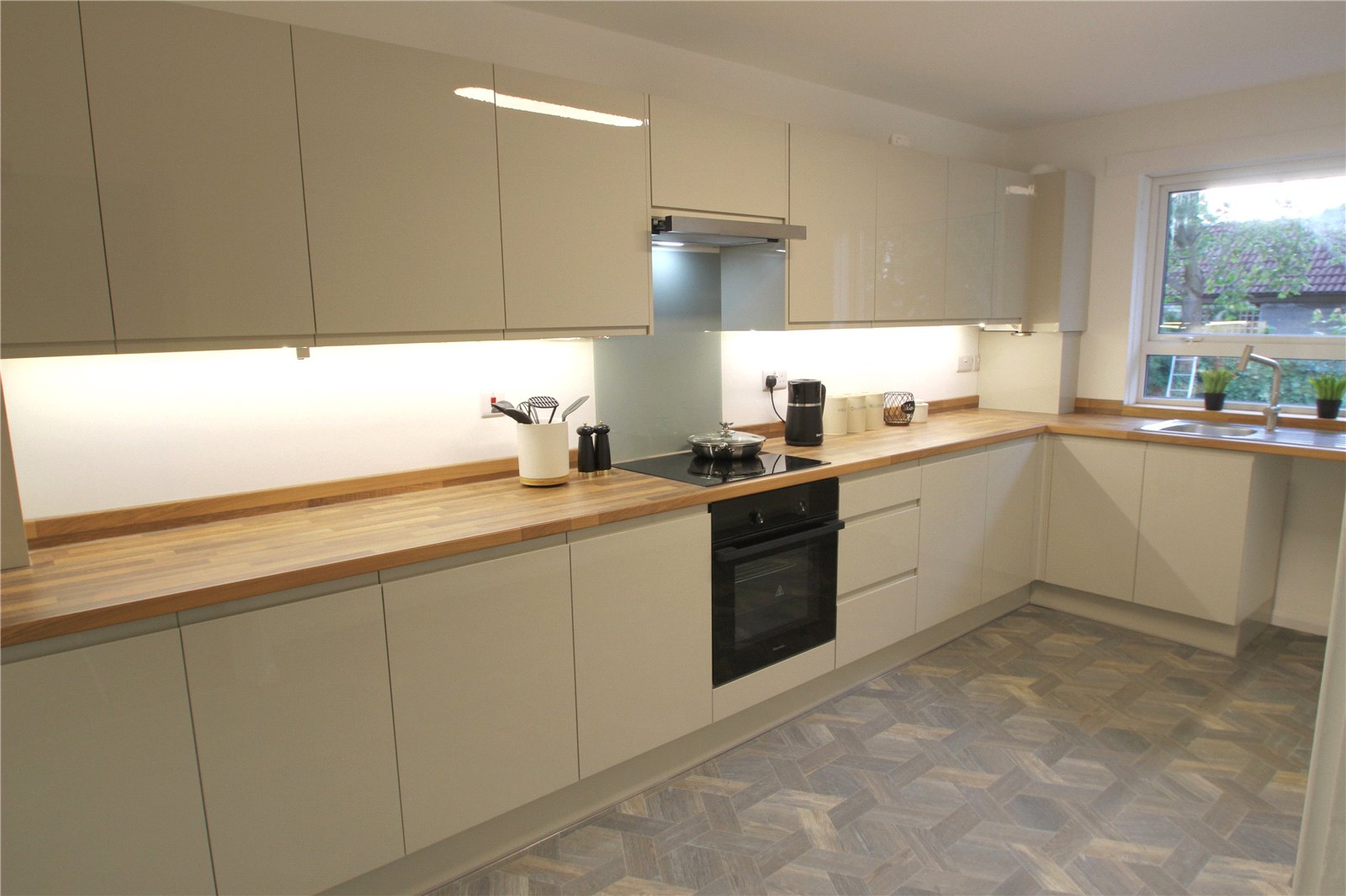 Snedshill Way, Snedshill, Telford, TF2 - DB Roberts
