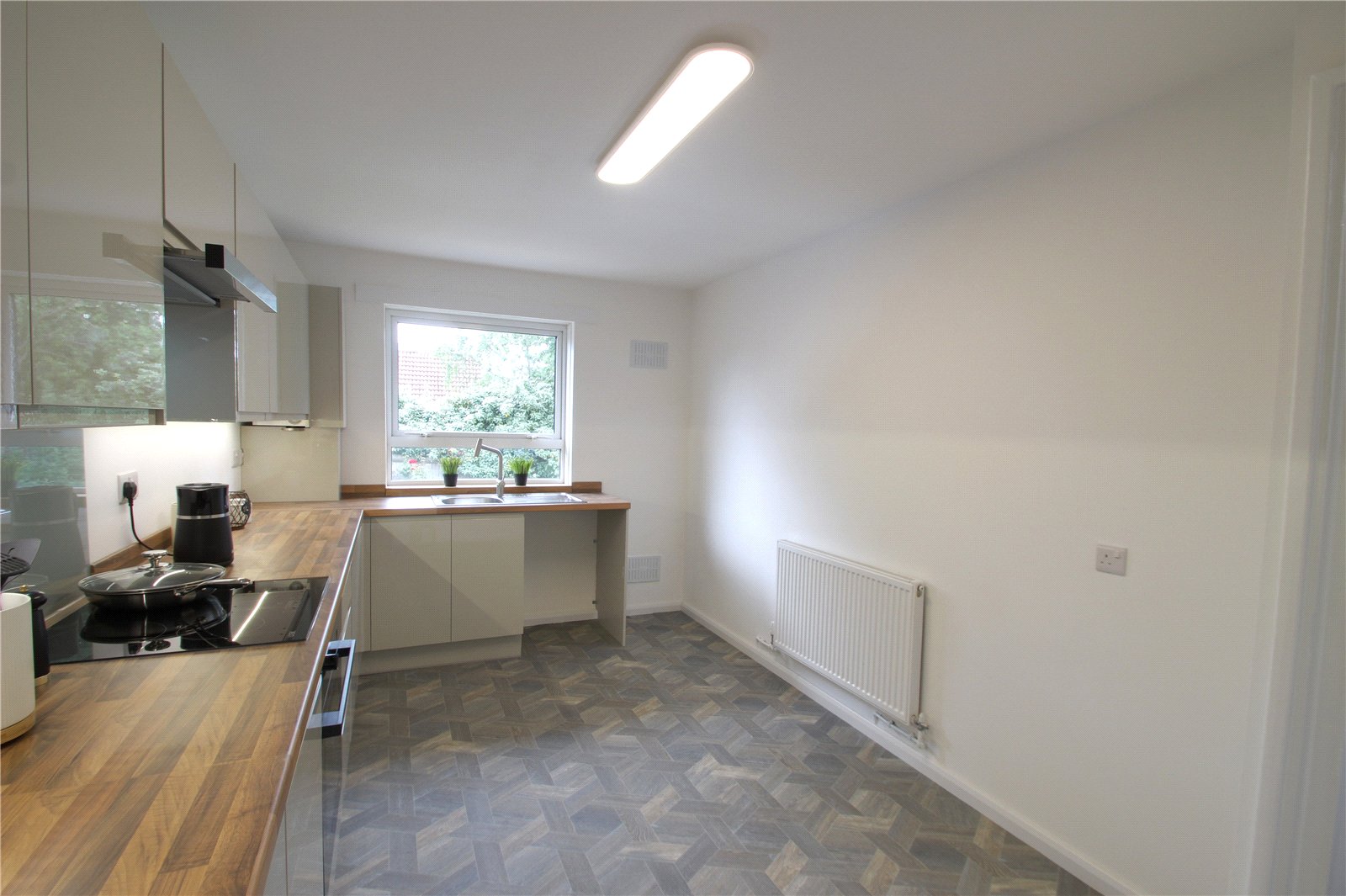 Snedshill Way, Snedshill, Telford, TF2 - DB Roberts