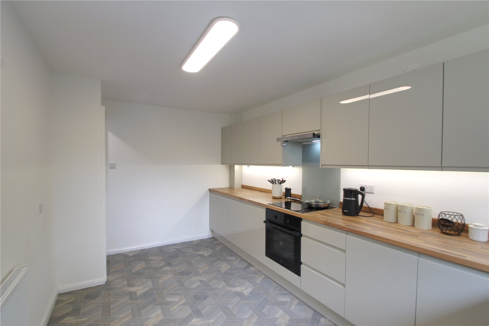 Snedshill Way, Snedshill, Telford, TF2 - DB Roberts