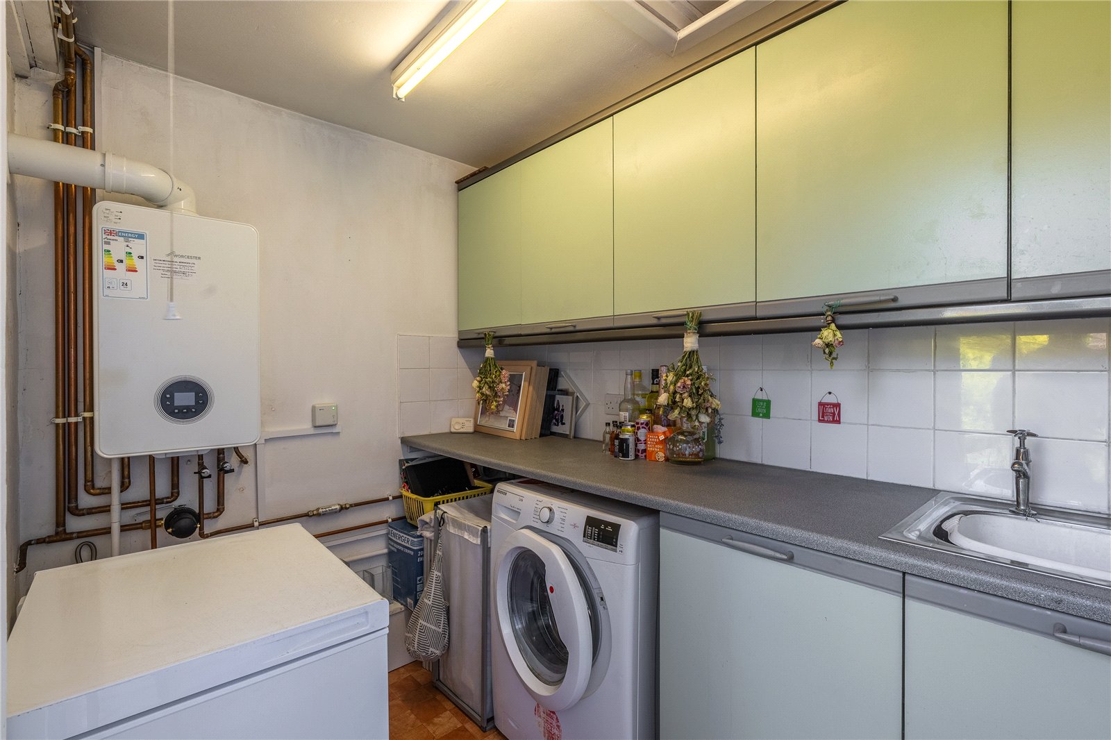 Howland Close, Pendeford, Wolverhampton, WV9 - DB Roberts