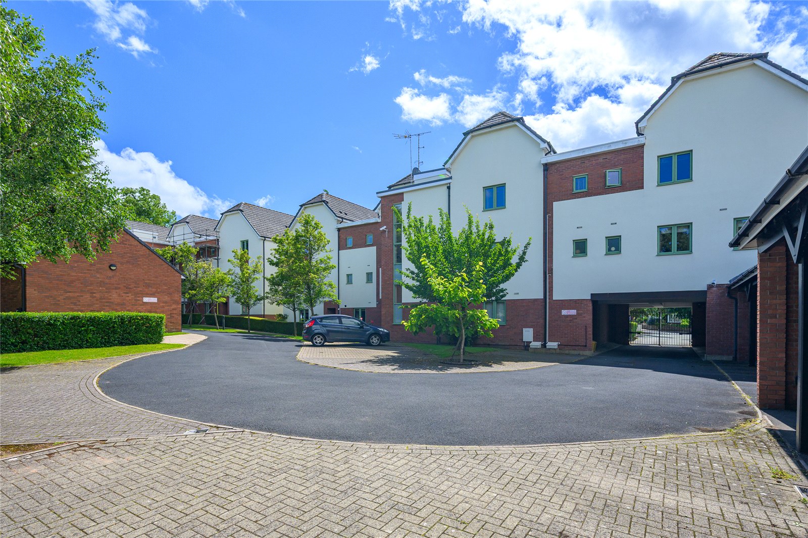 Muchall Road, Upper Penn, Wolverhampton, WV4 - DB Roberts