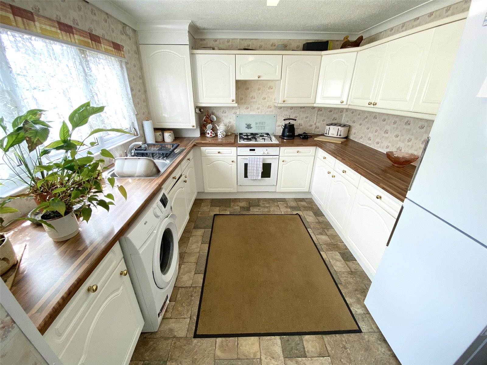 Worfield Close, Severn Gorge Park, Telford, TF7 - DB Roberts