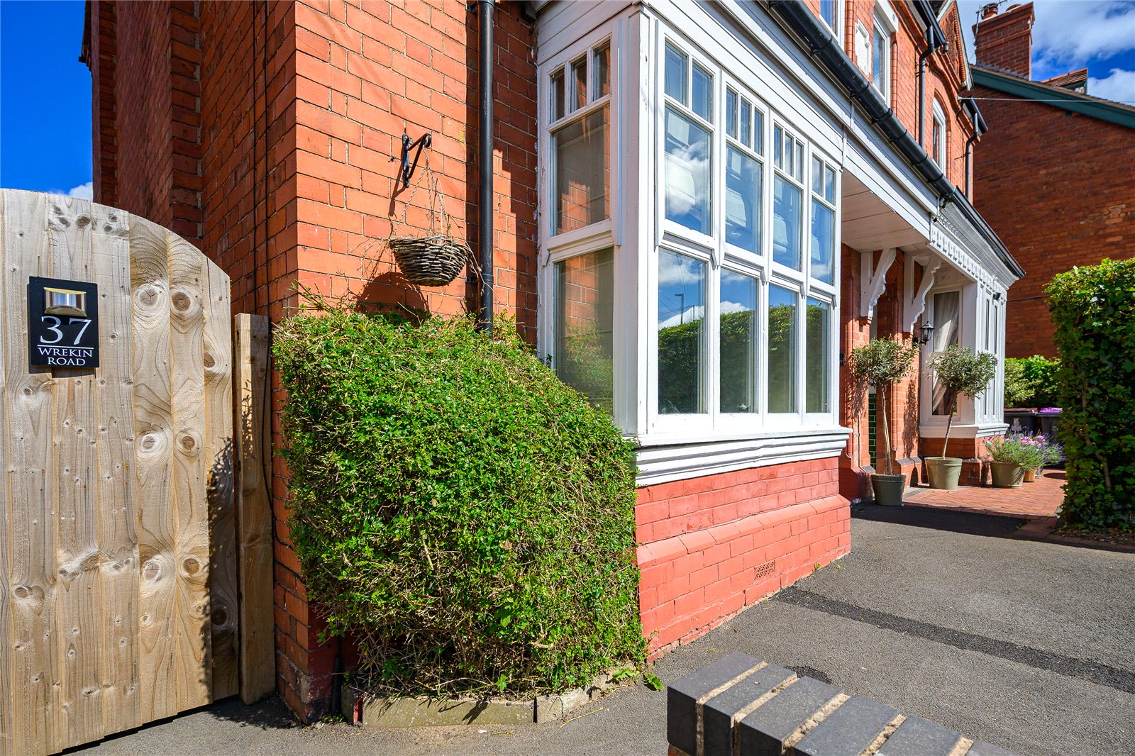 Wrekin Road, Wellington, Telford, TF1 - DB Roberts