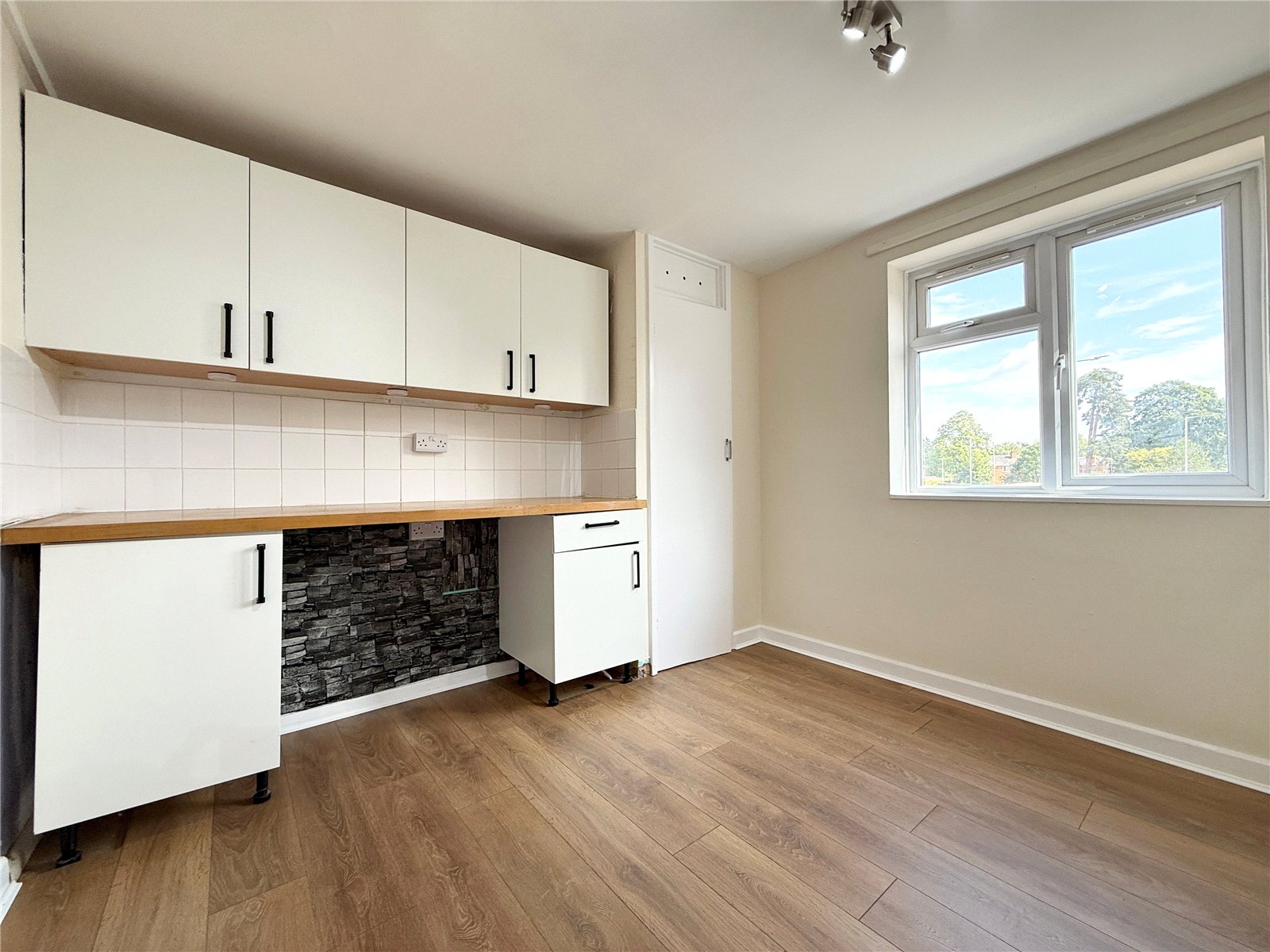 Fieldhead Place, Tettenhall, Wolverhampton, WV6 - DB Roberts
