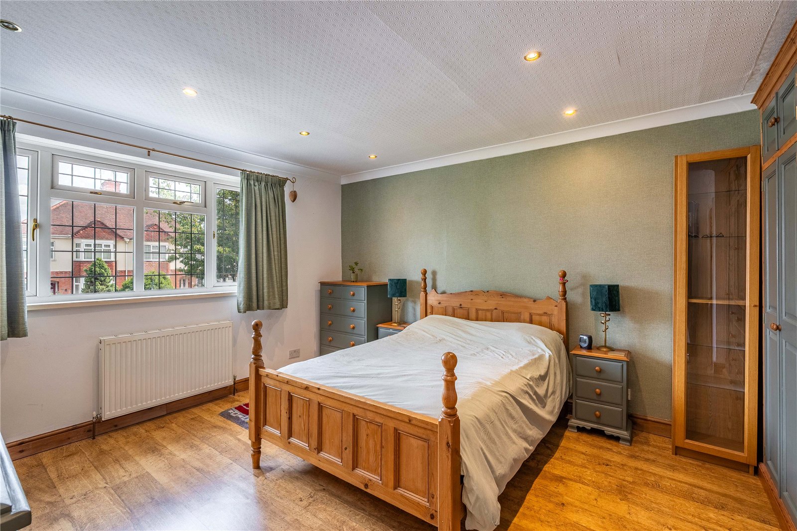 Highlands Road, Finchfield, Wolverhampton, WV3 - DB Roberts