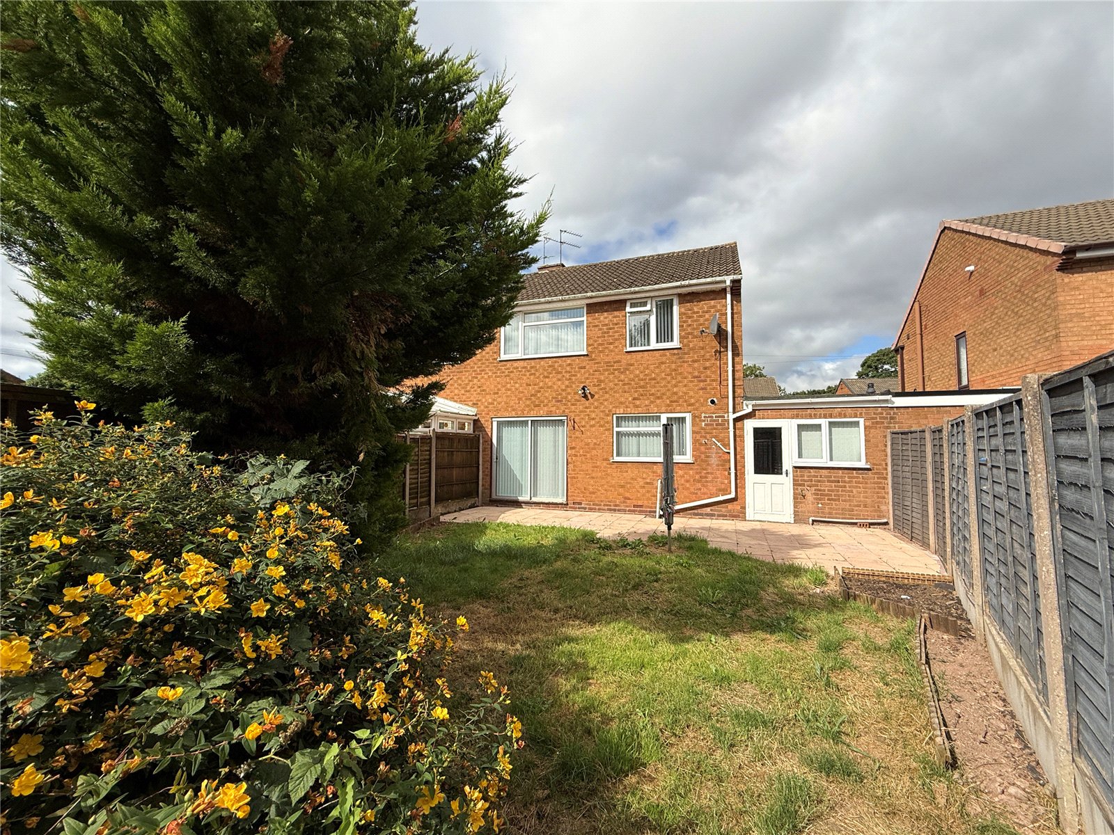 Farmbrook Avenue, Fordhouses, Wolverhampton, WV10 - DB Roberts