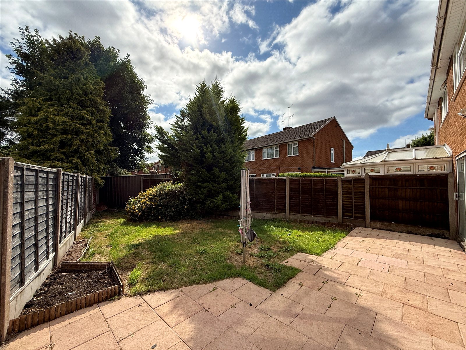Farmbrook Avenue, Fordhouses, Wolverhampton, WV10 - DB Roberts