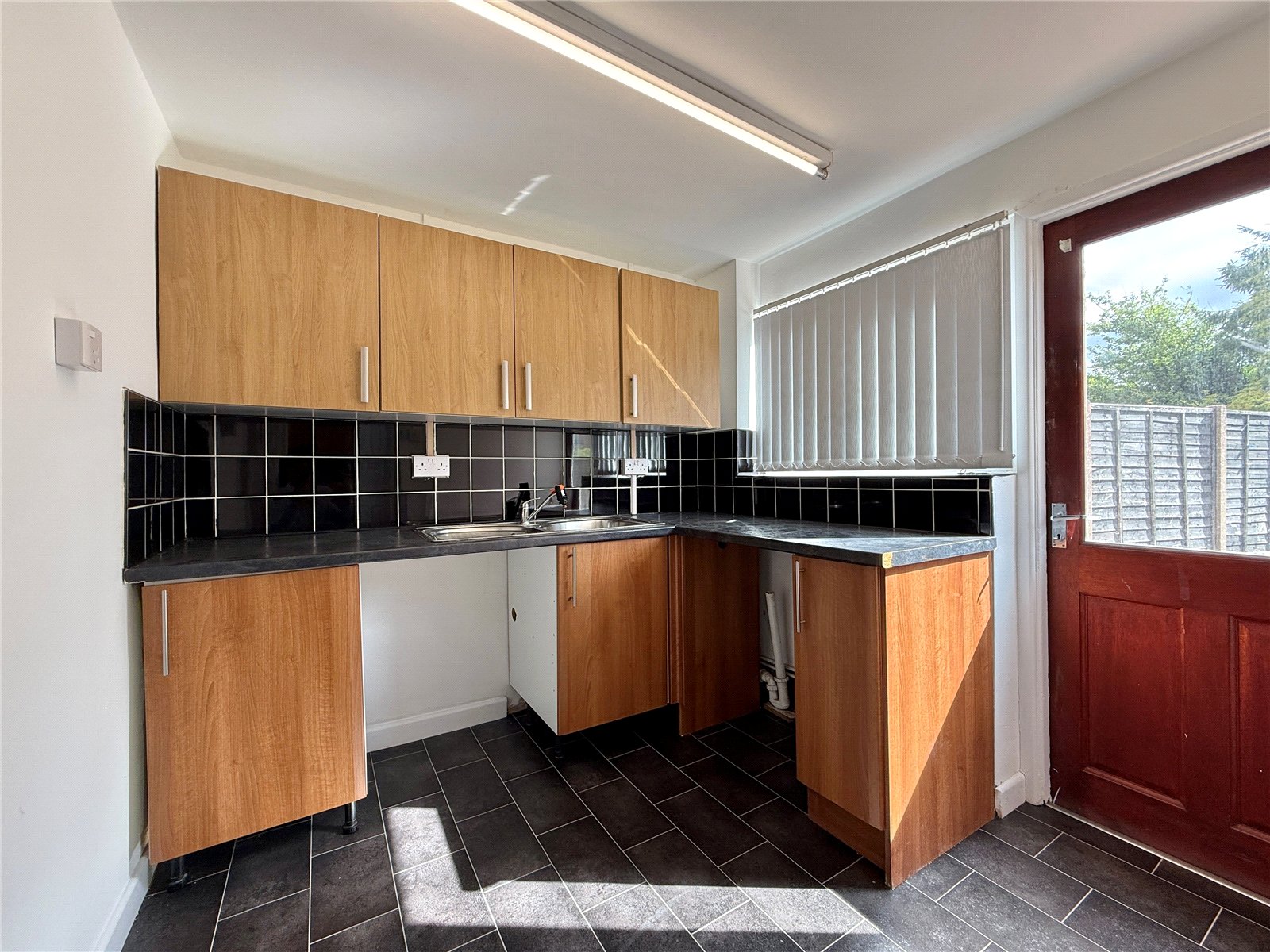 Farmbrook Avenue, Fordhouses, Wolverhampton, WV10 - DB Roberts
