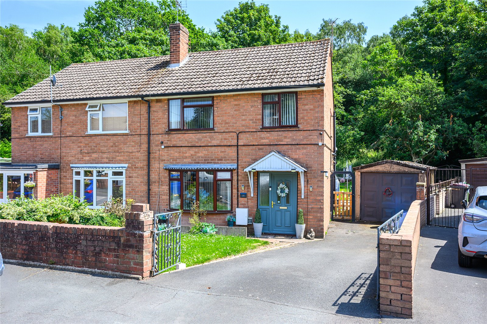 Manor Gardens, Dawley, Telford, TF4 - DB Roberts