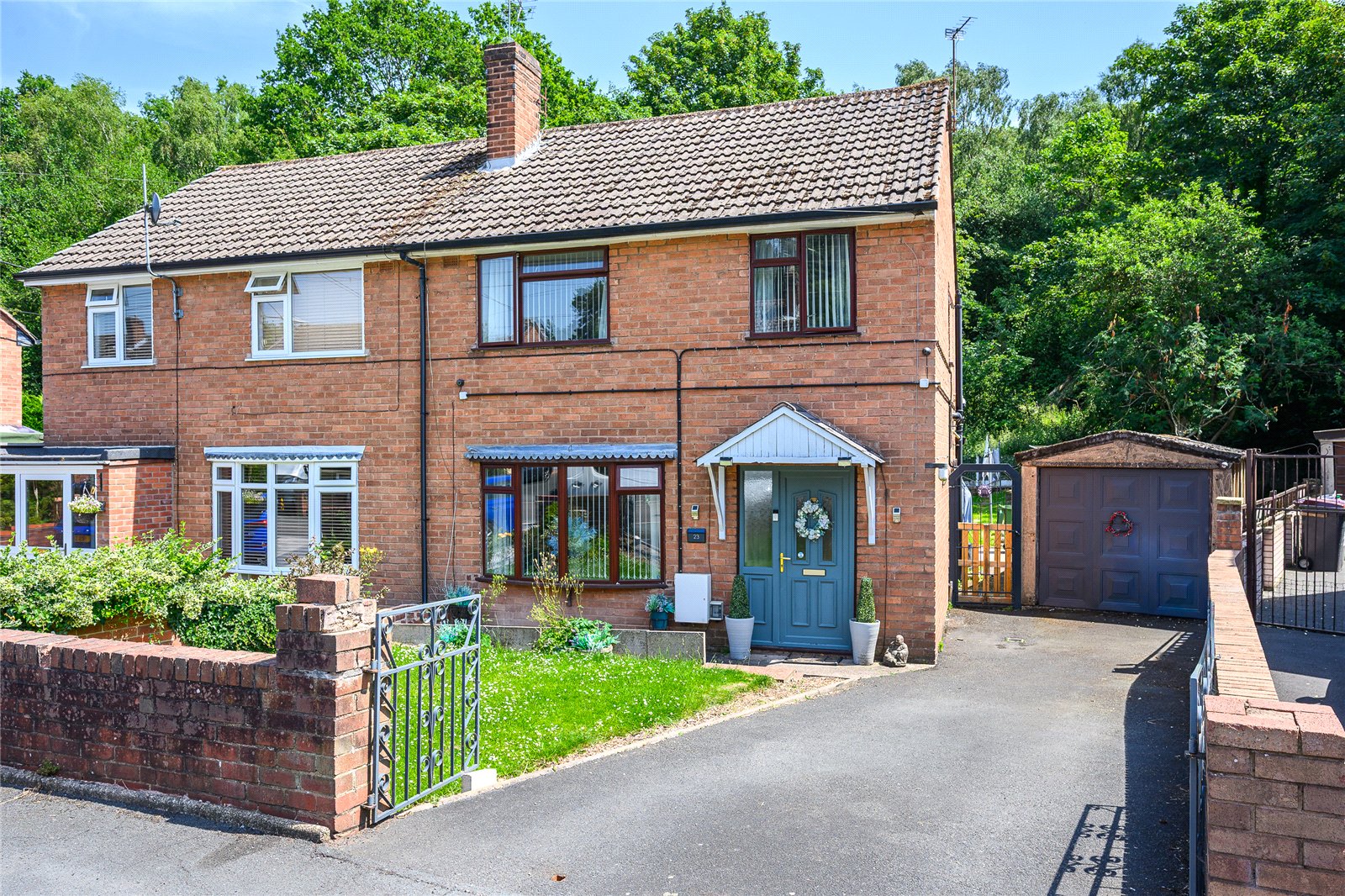 Manor Gardens, Dawley, Telford, TF4 - DB Roberts
