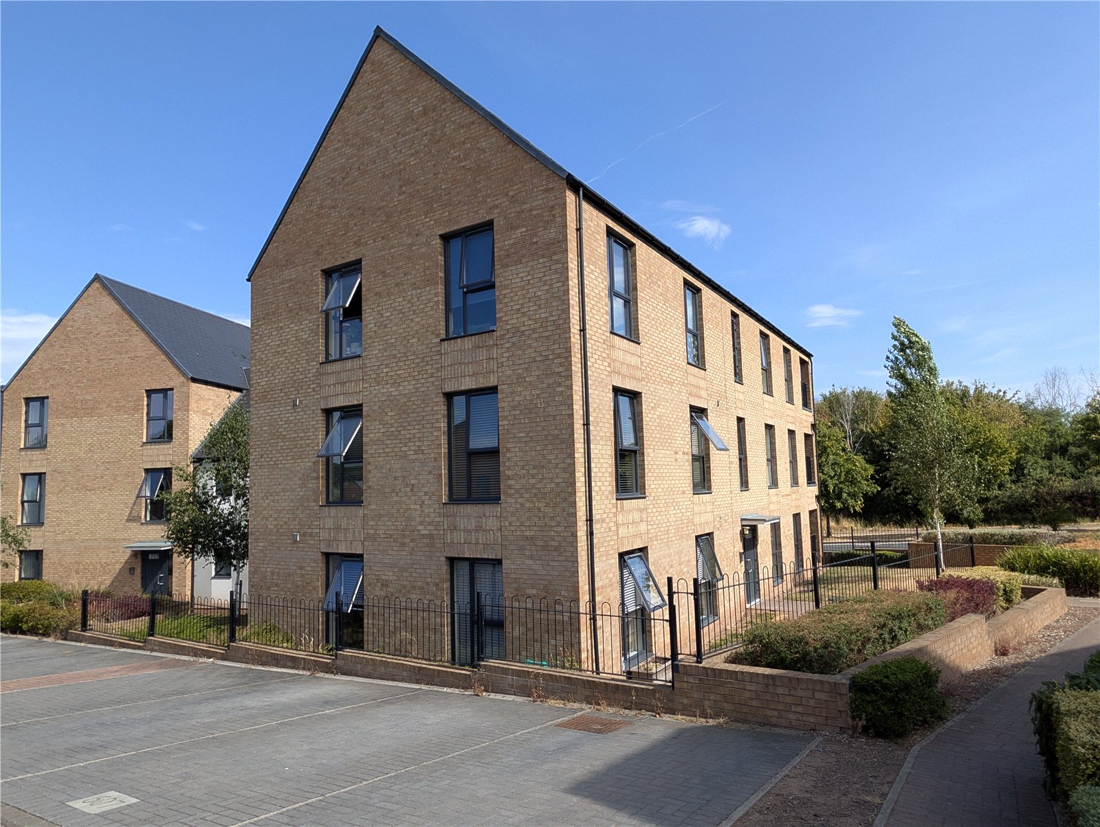 Parkside Crescent, Ketley, Telford, TF1 - DB Roberts