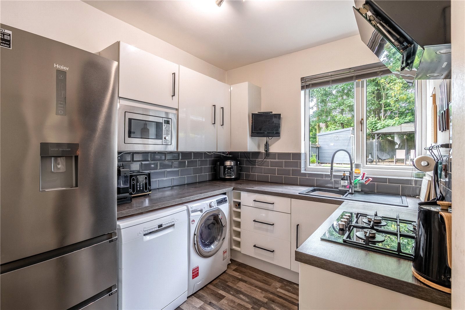 Crossland Crescent, Claregate, Wolverhampton, WV6 - DB Roberts