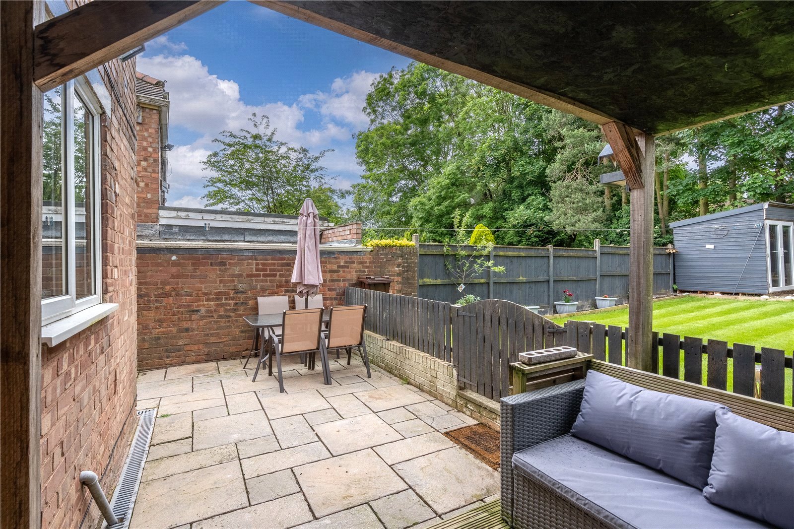 Crossland Crescent, Claregate, Wolverhampton, WV6 - DB Roberts