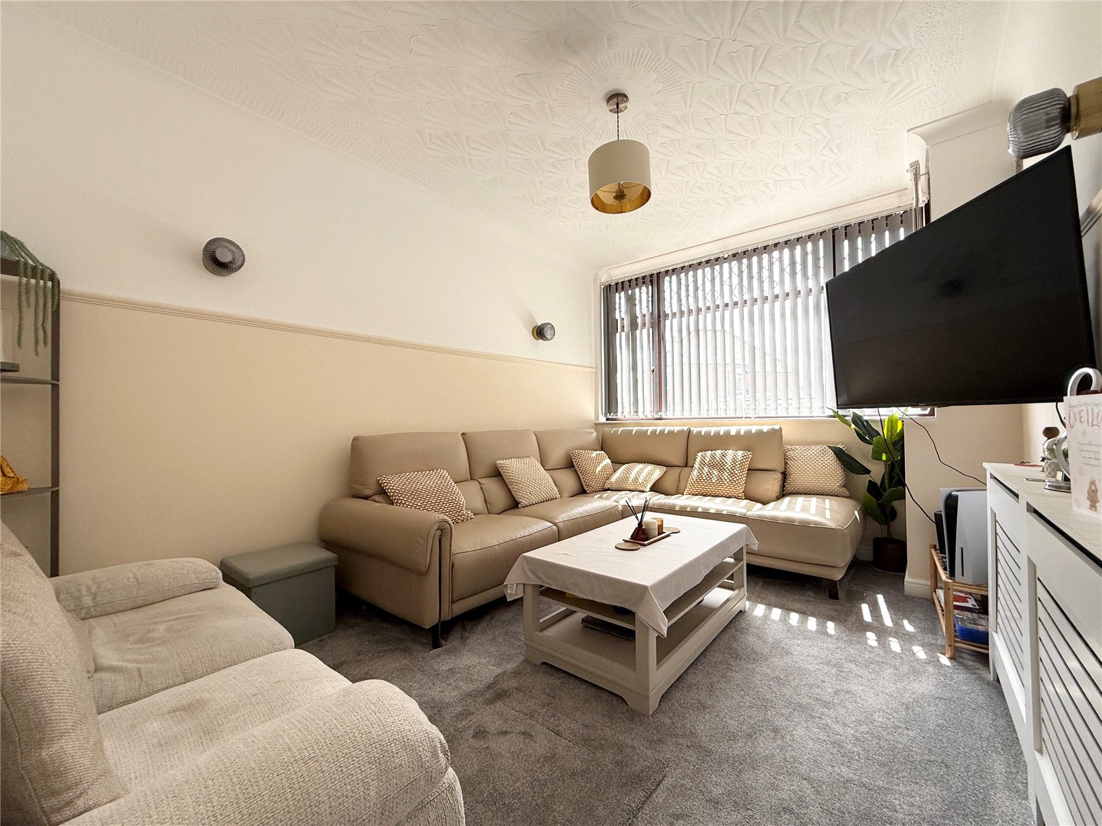 Crossland Crescent, Claregate, Wolverhampton, WV6 - DB Roberts