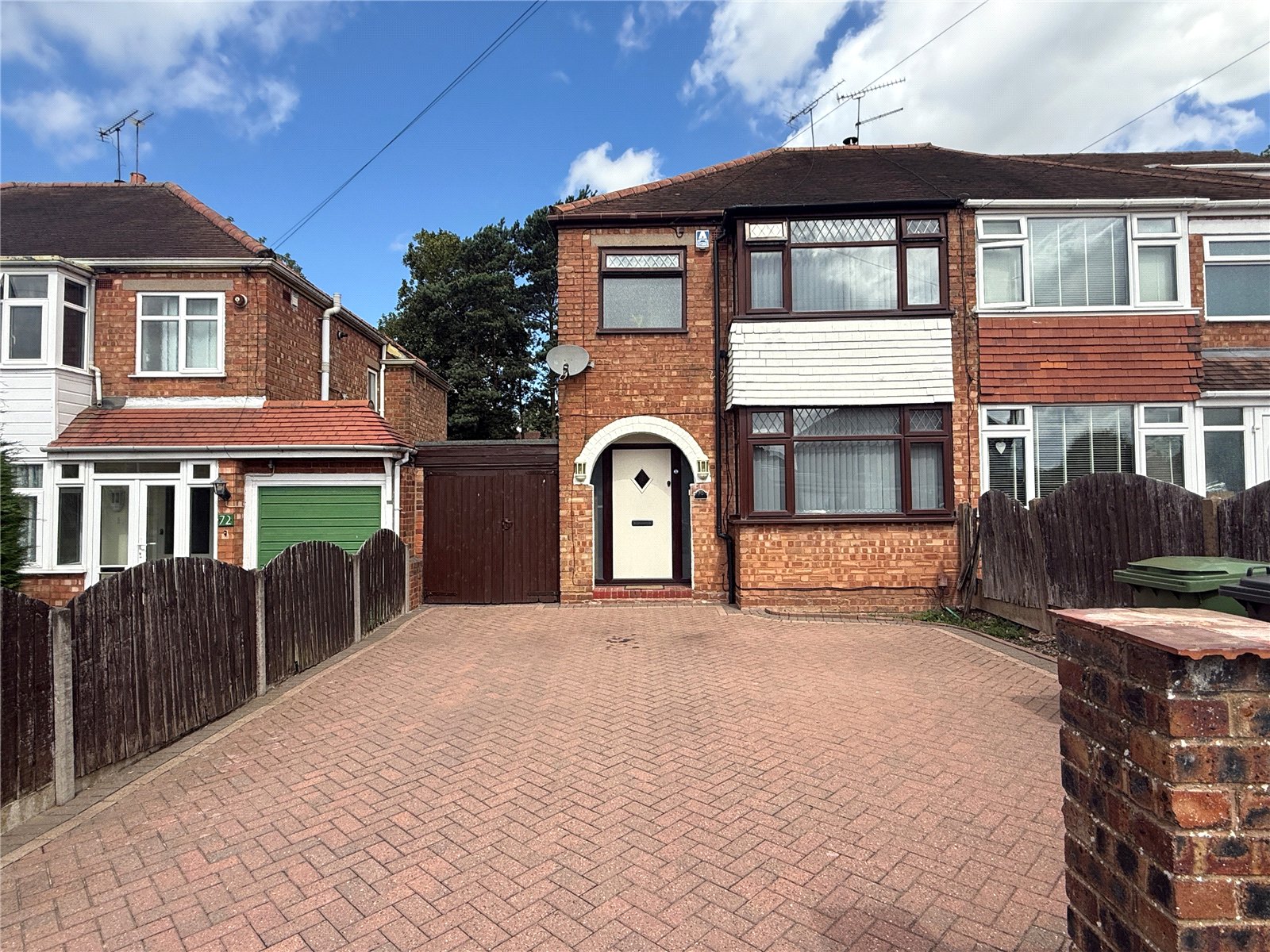 Crossland Crescent, Claregate, Wolverhampton, WV6 - DB Roberts