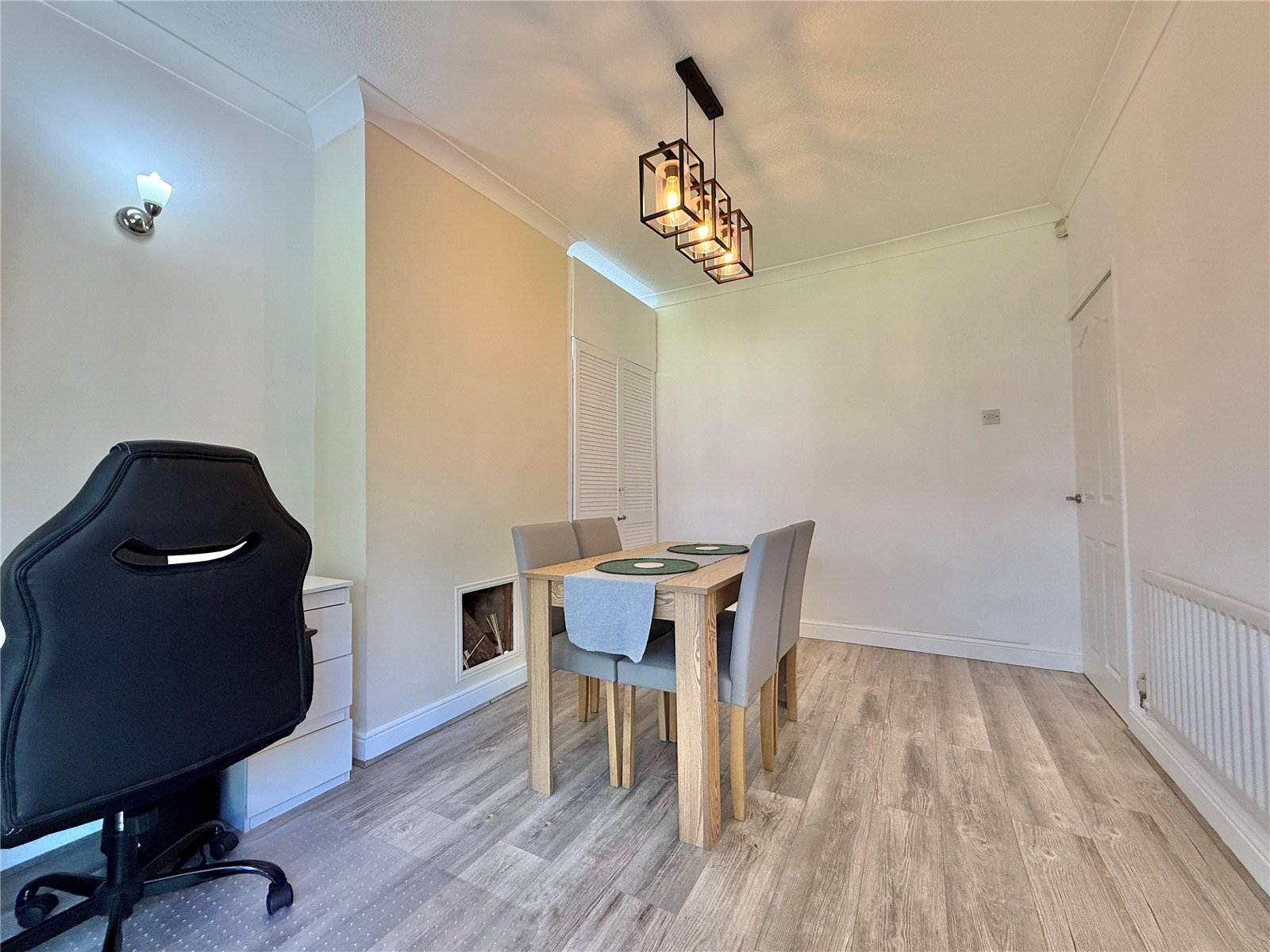 Crossland Crescent, Claregate, Wolverhampton, WV6 - DB Roberts