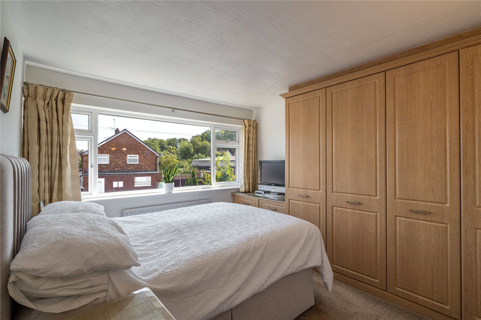 The Leas, Featherstone, Wolverhampton, WV10 - DB Roberts