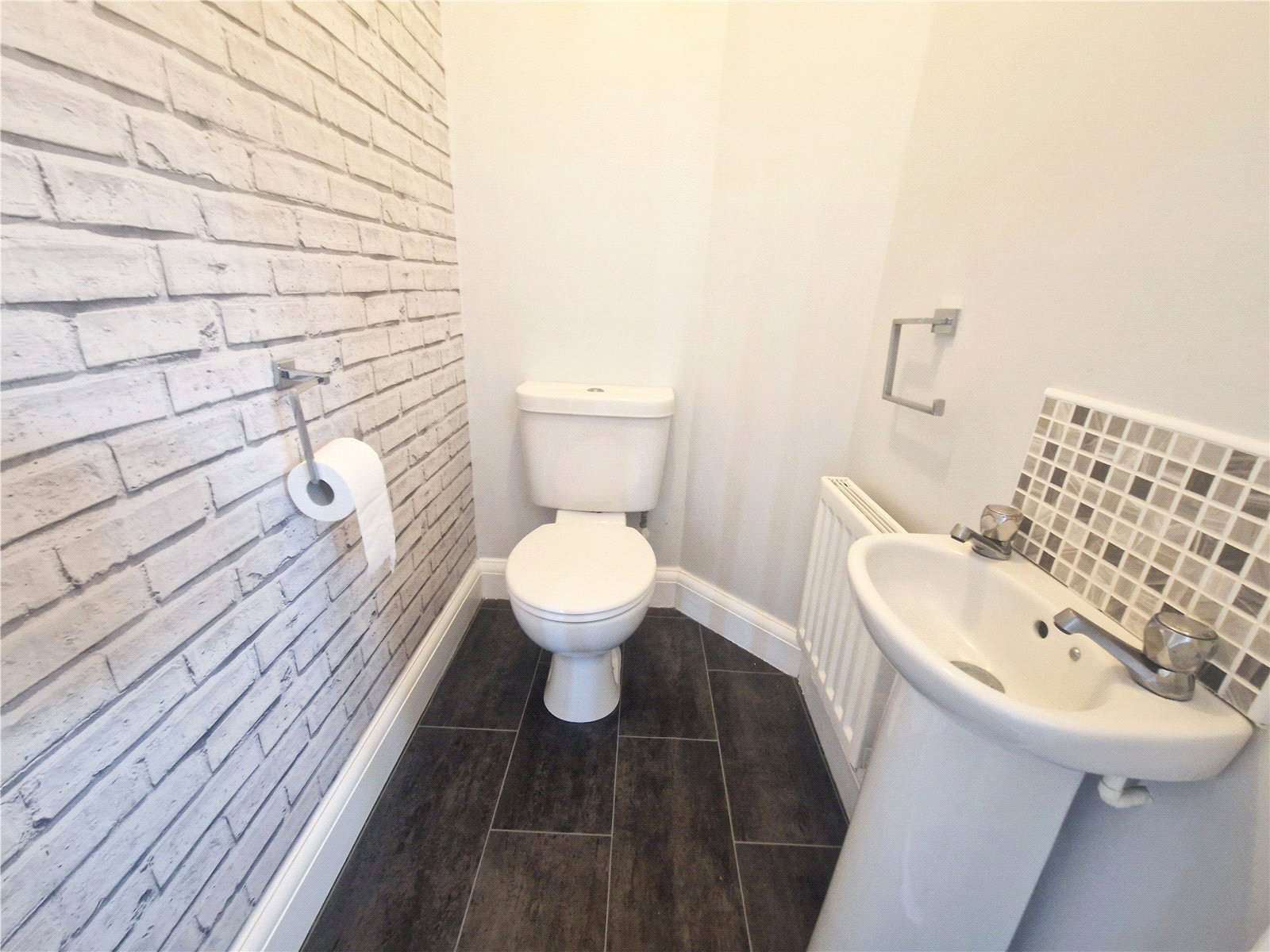 Elmwood Road, Arleston, Telford, TF1 - DB Roberts