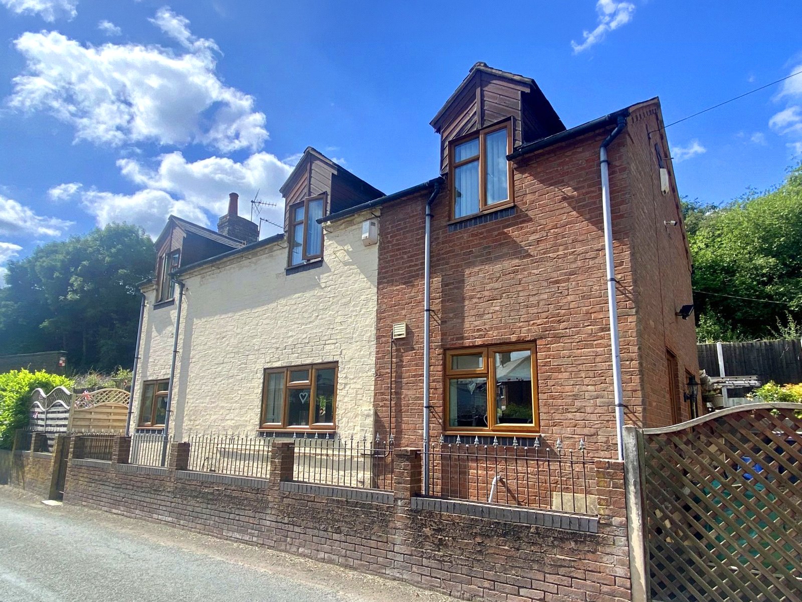 Hadley Road, Oakengates, Telford, TF2 - DB Roberts